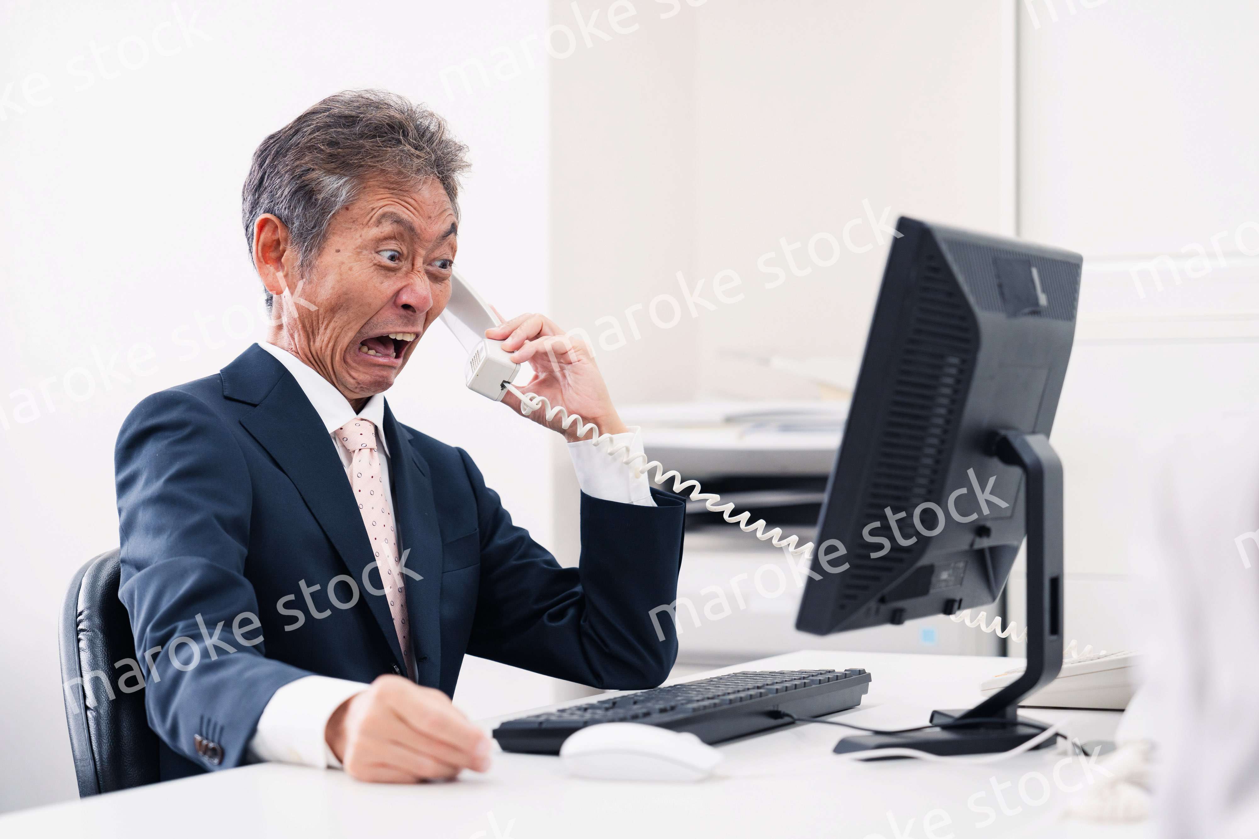 電話で激怒する上司