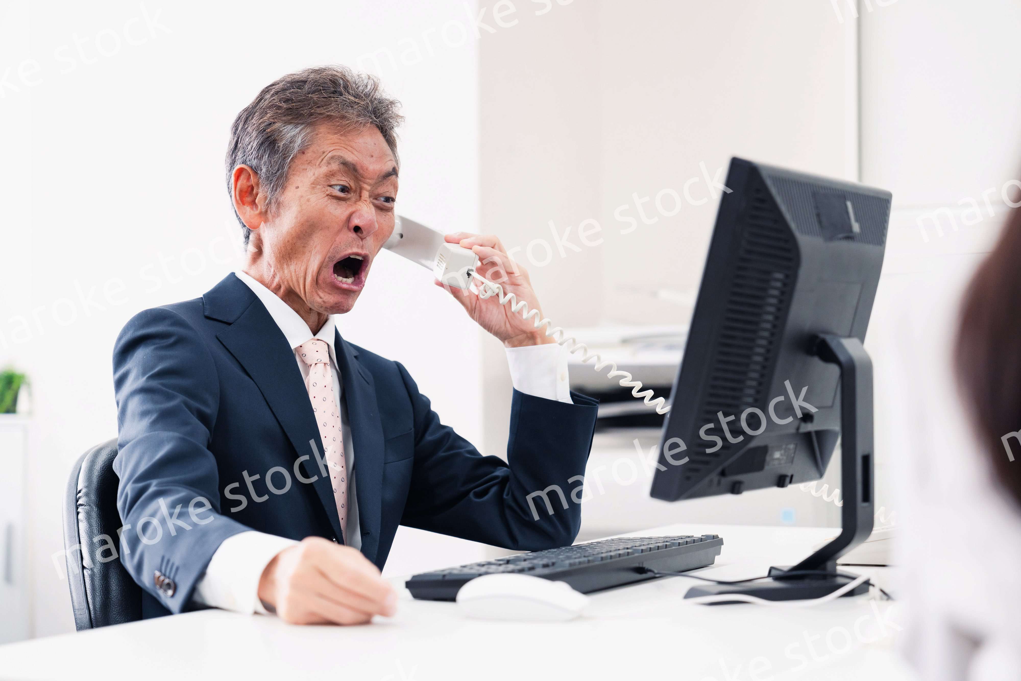 電話で激怒する上司