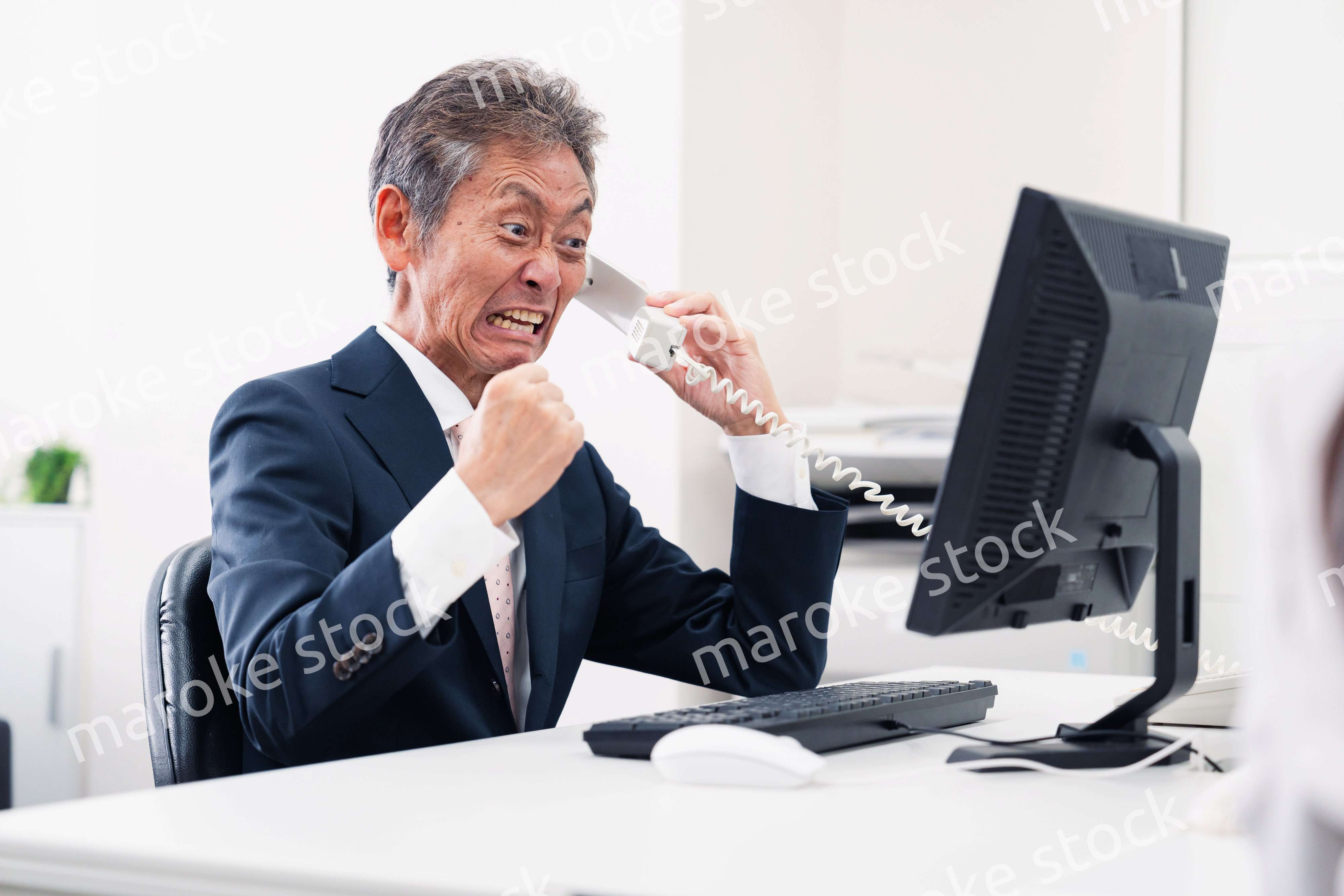 電話で激怒する上司