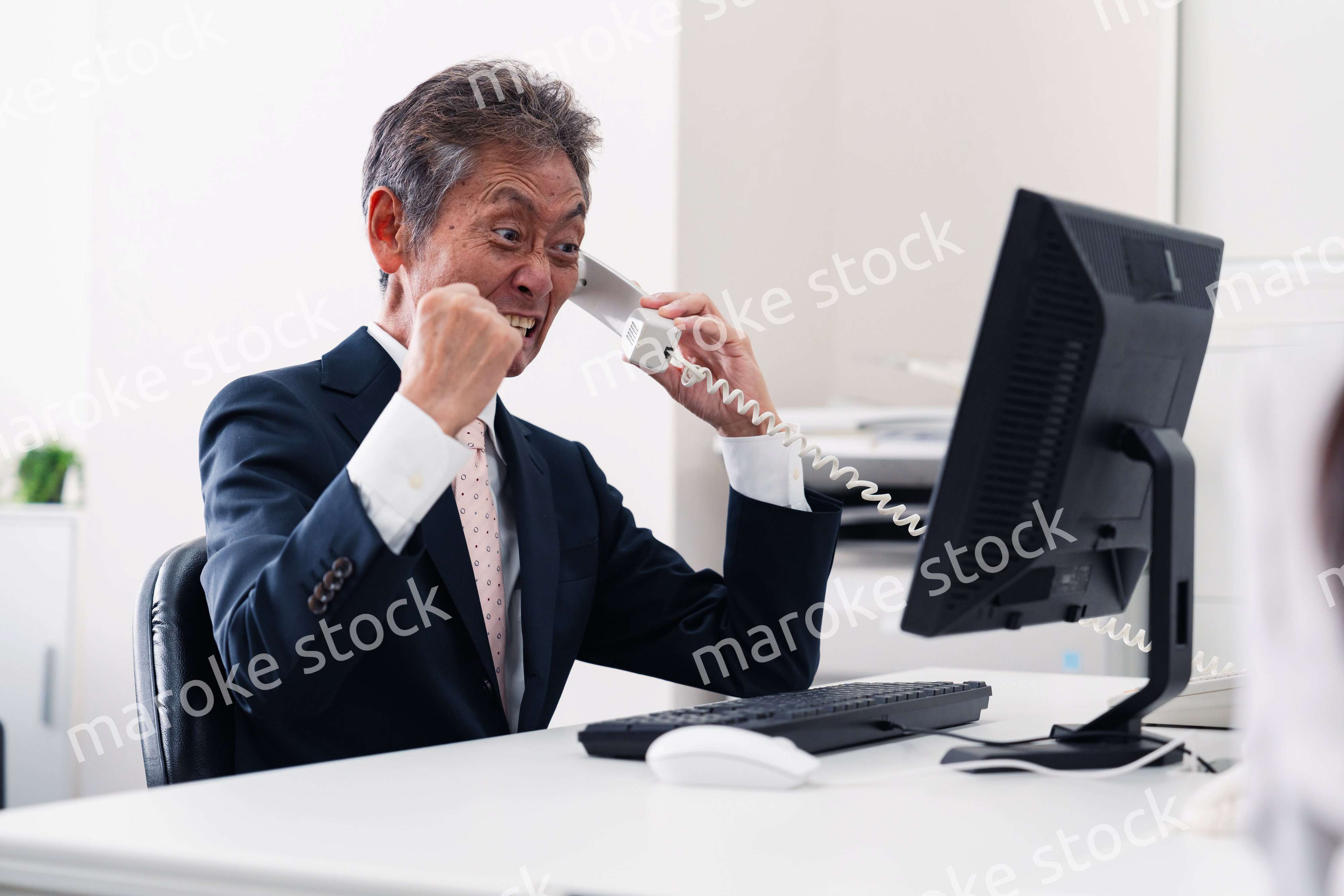 電話で激怒する上司