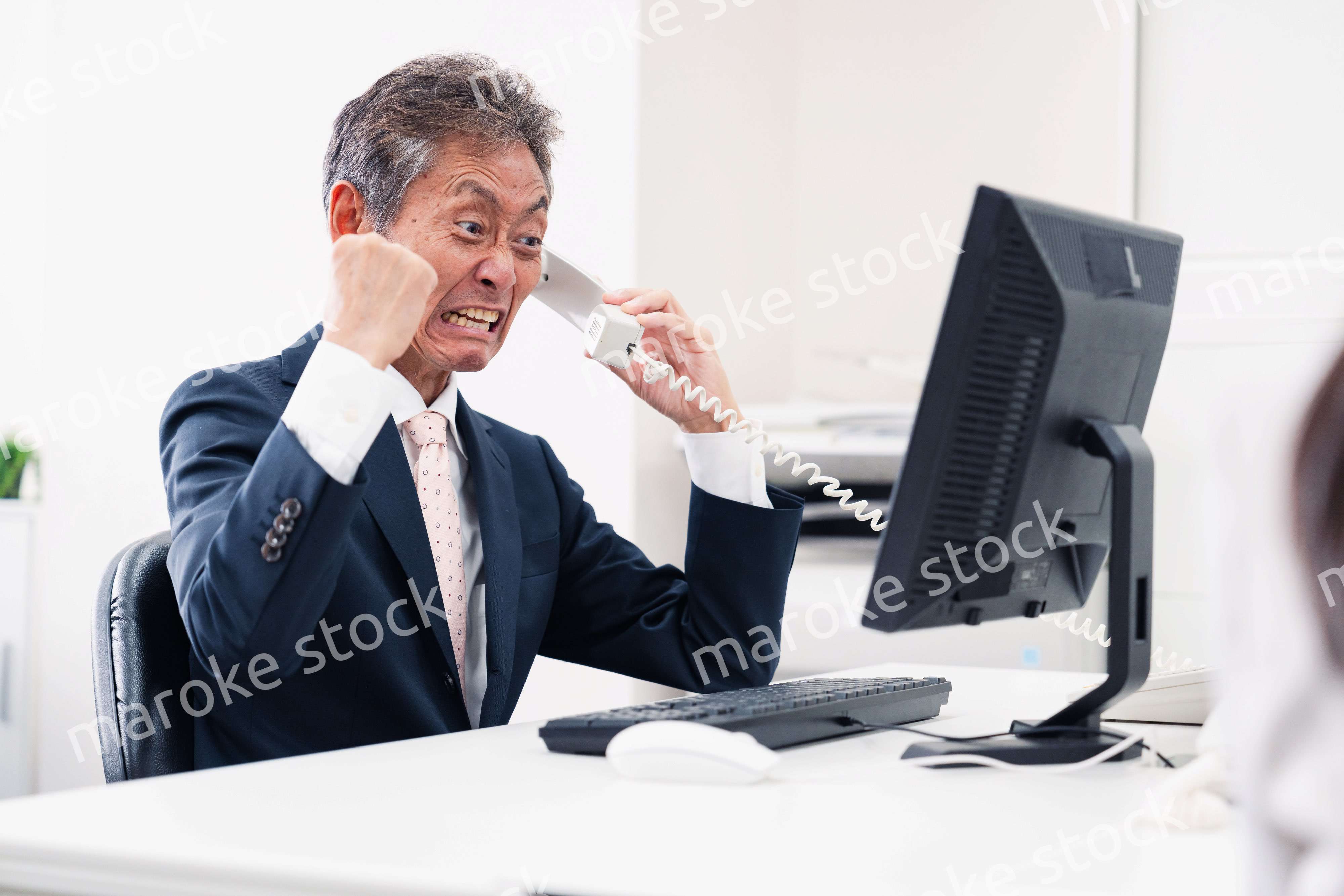 電話で激怒する上司