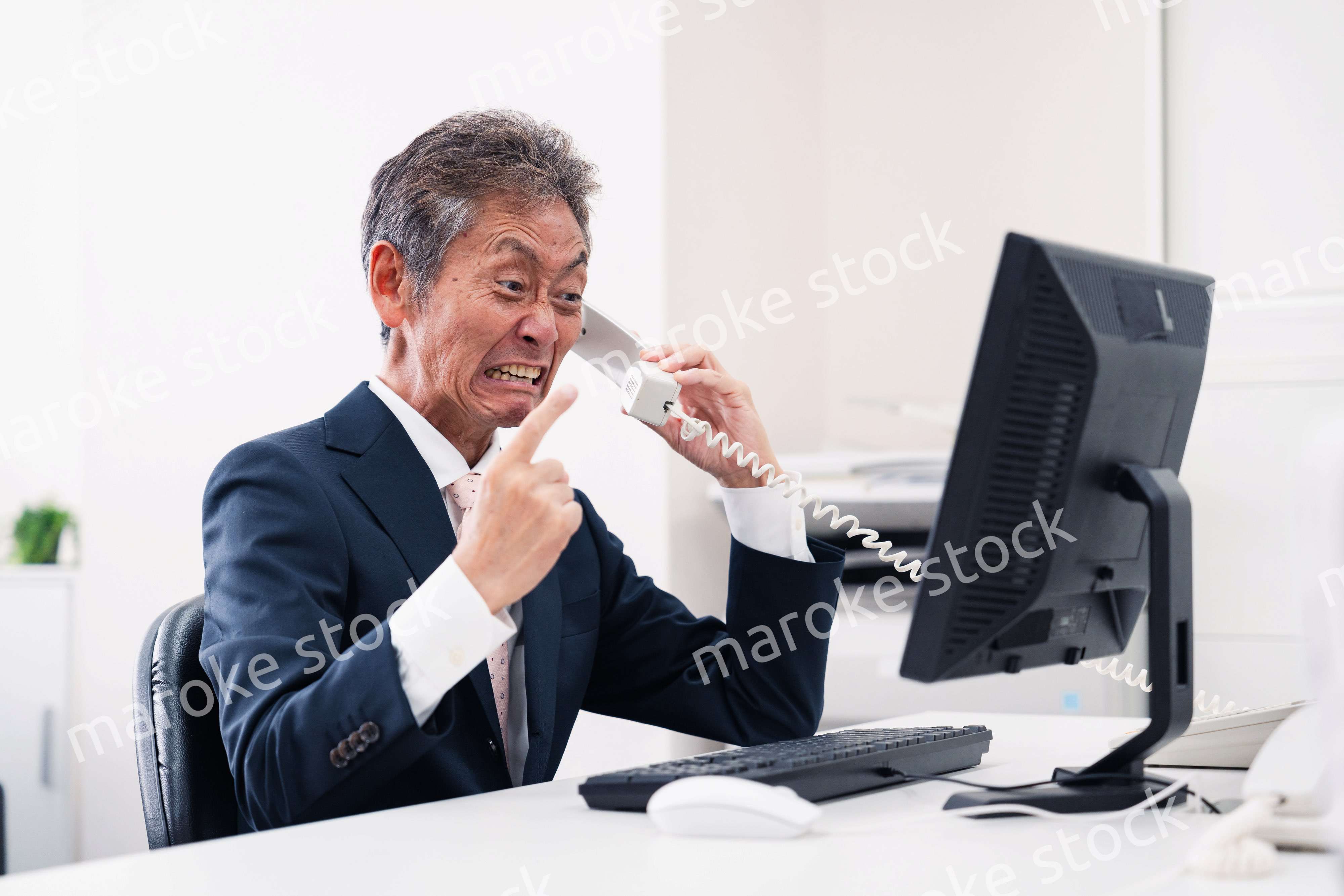電話で激怒する上司