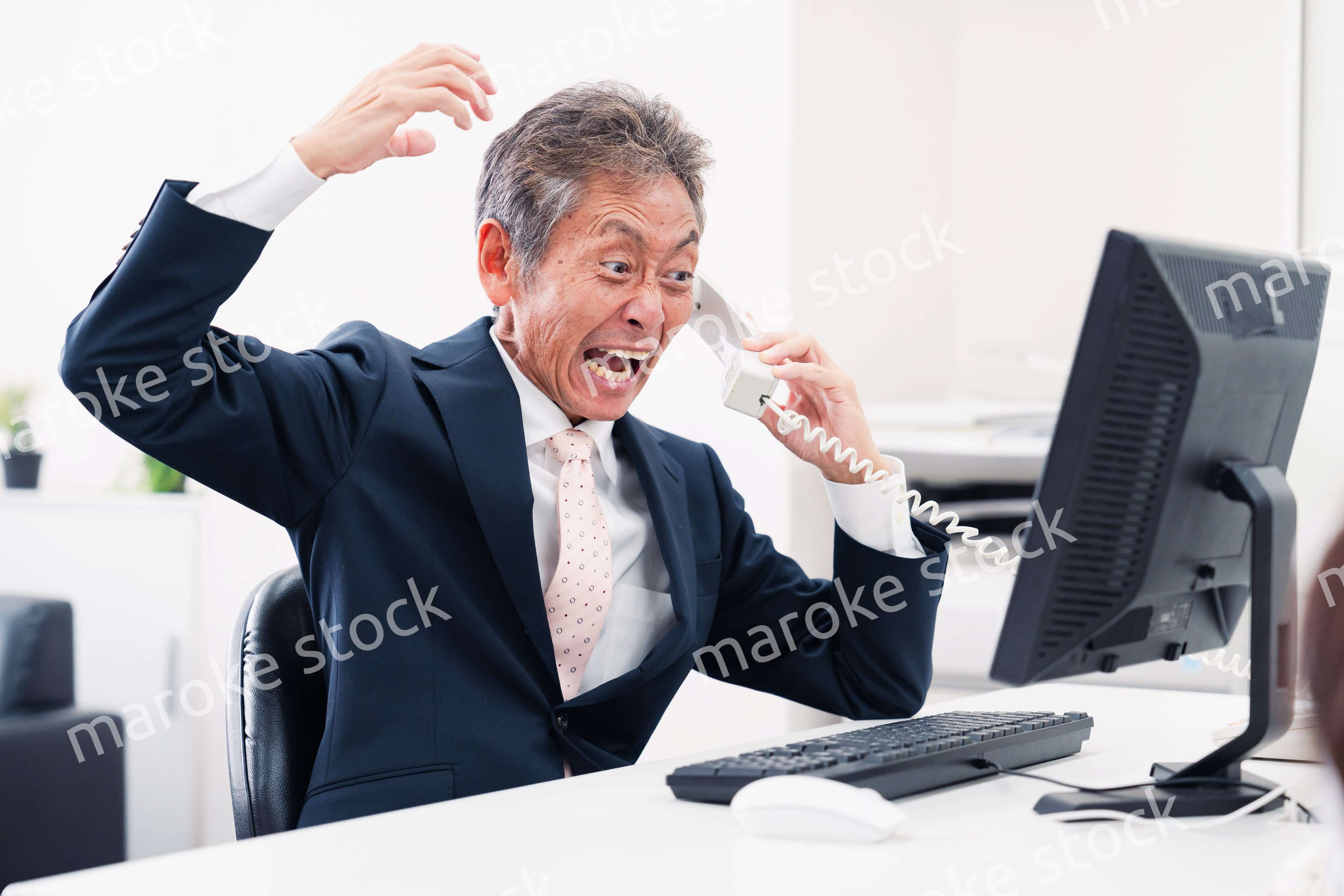 電話で激怒する上司