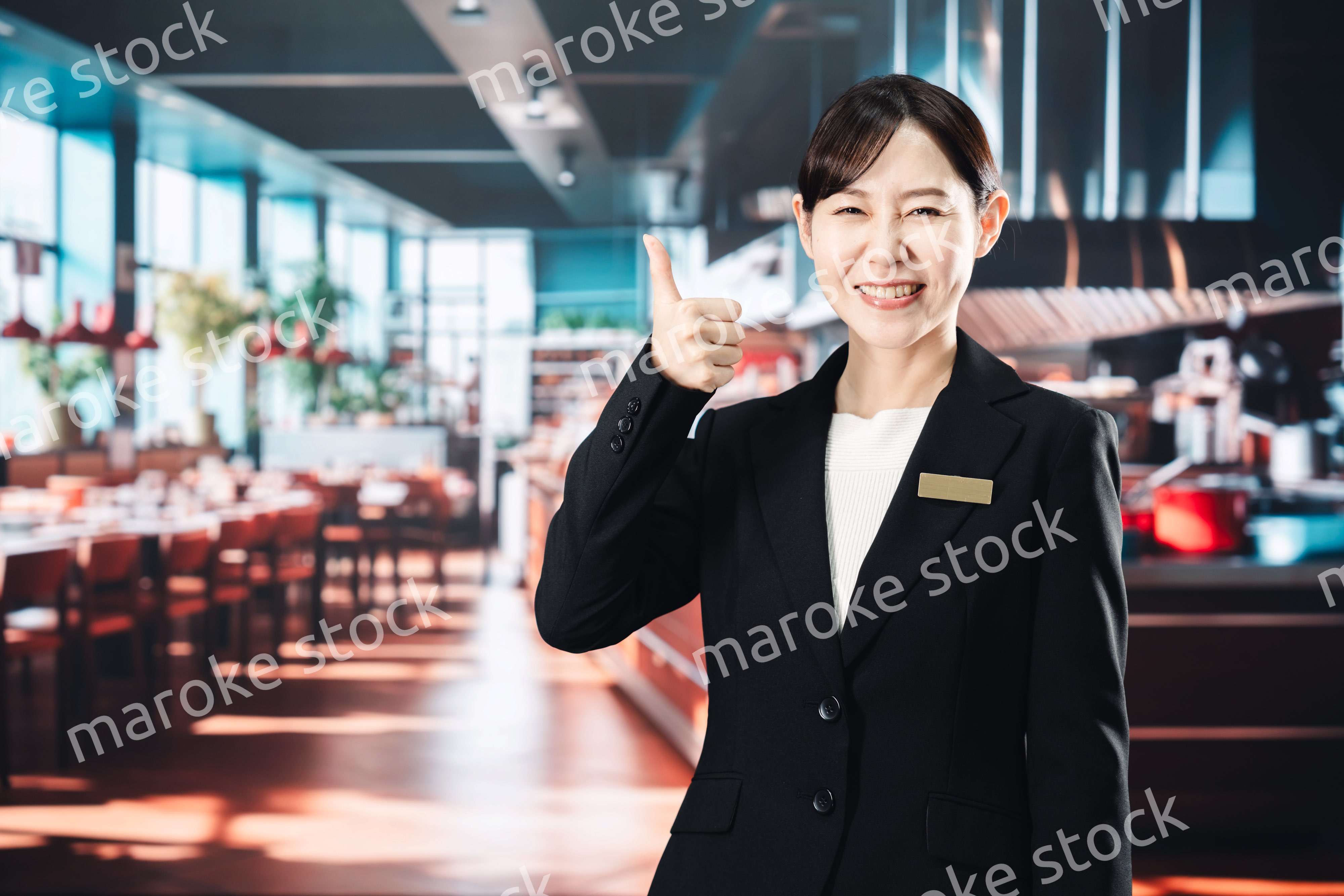 高級レストランで働く女性