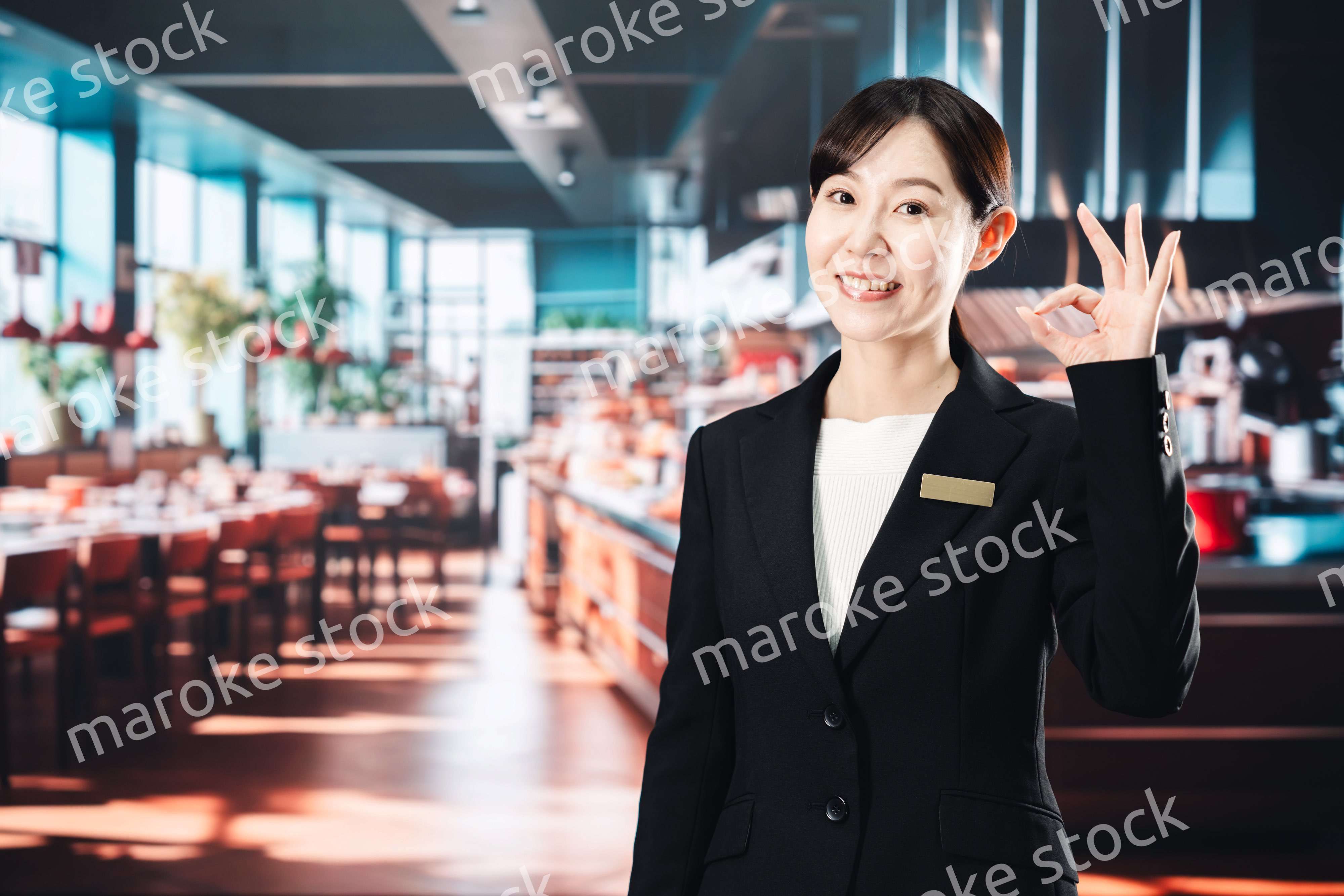 高級レストランで働く女性