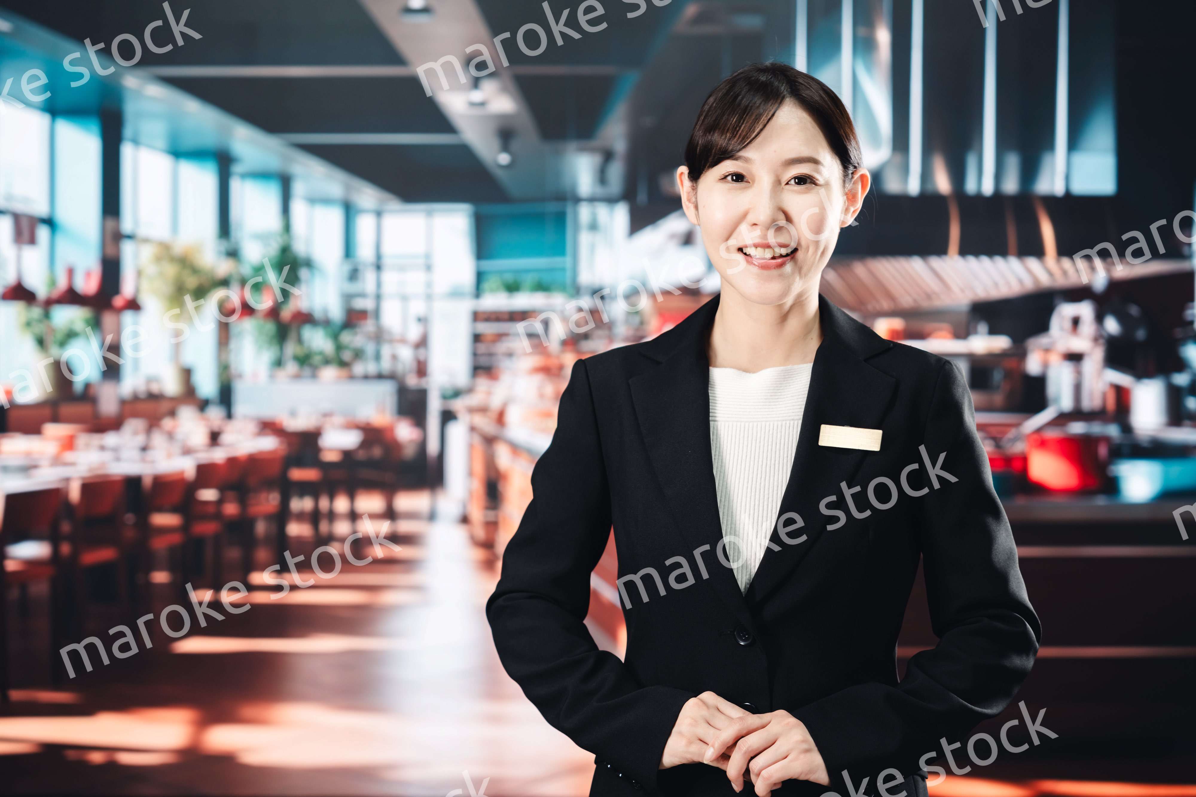 高級レストランで働く女性