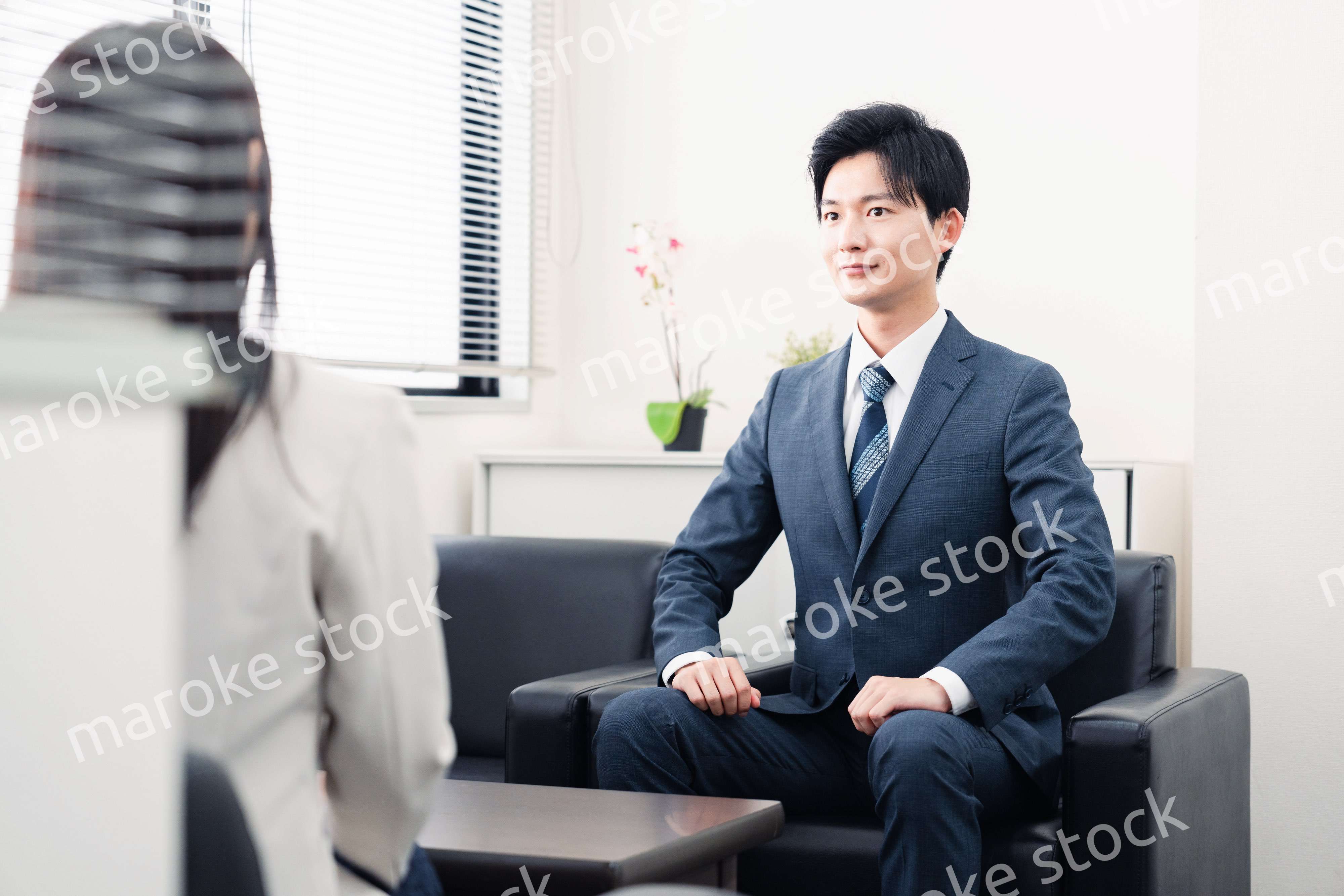 採用面接を受けるフレッシュな学生