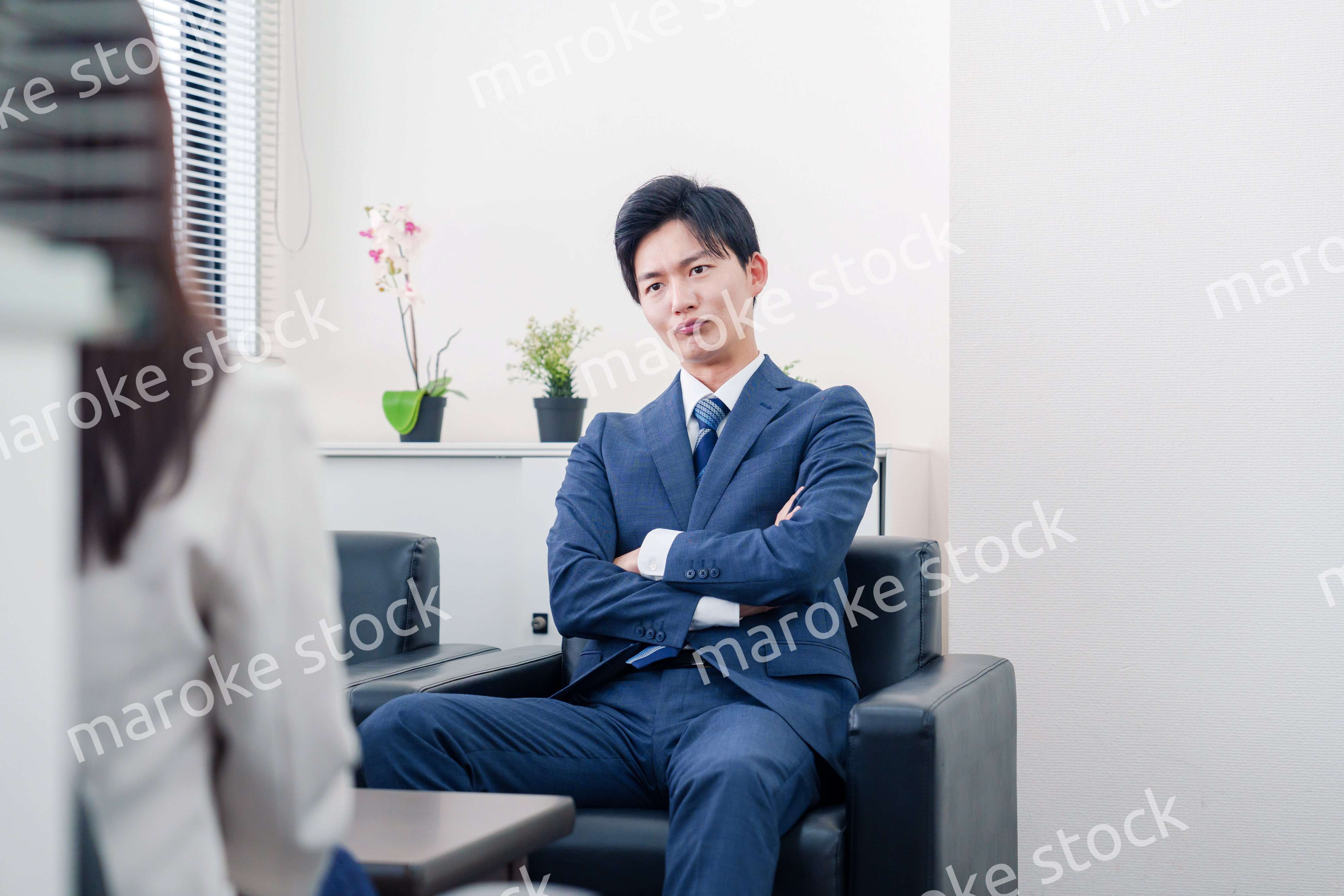 交渉が決裂して横柄な態度をとる営業マン