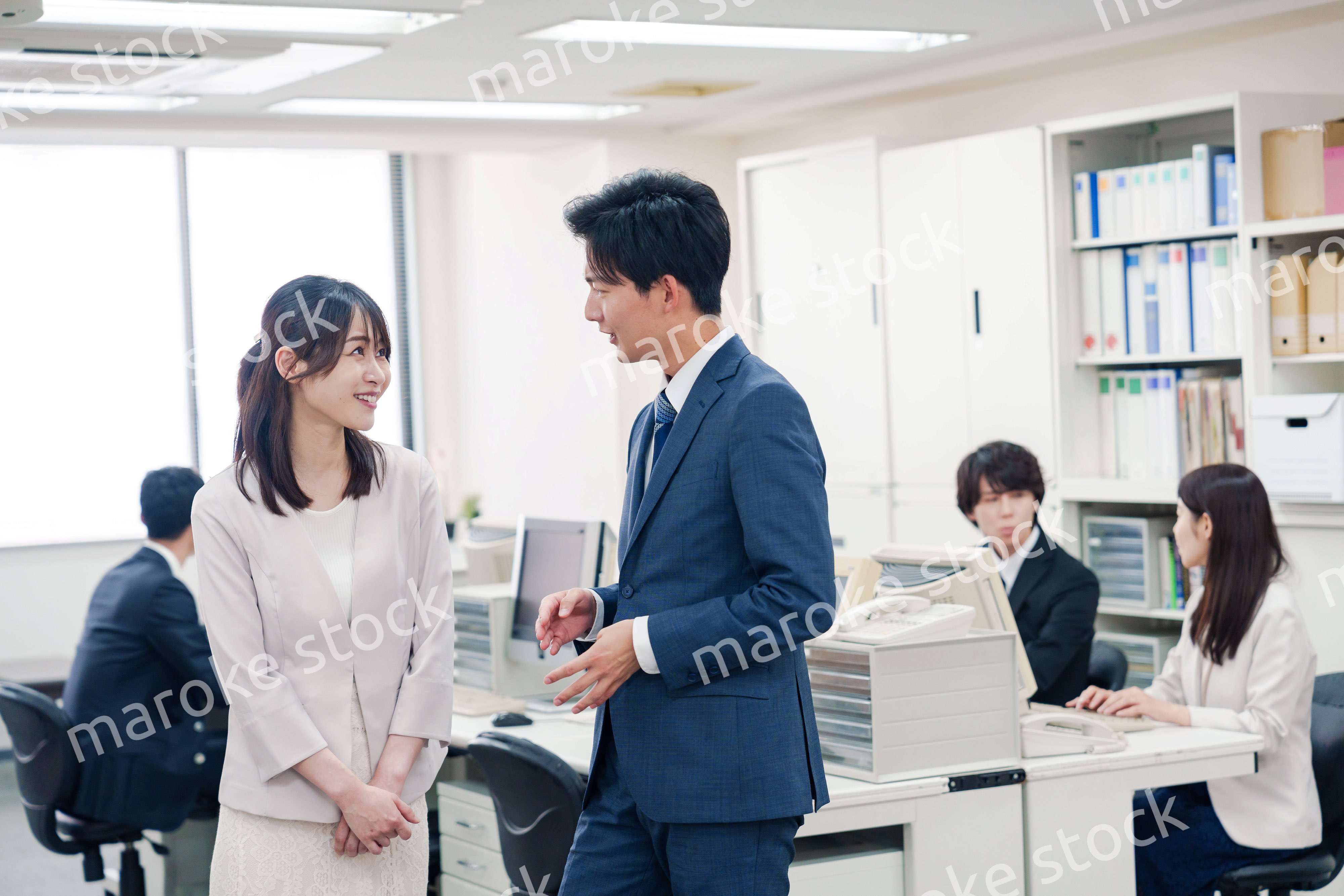 職場でハラスメントを受ける女性の社員