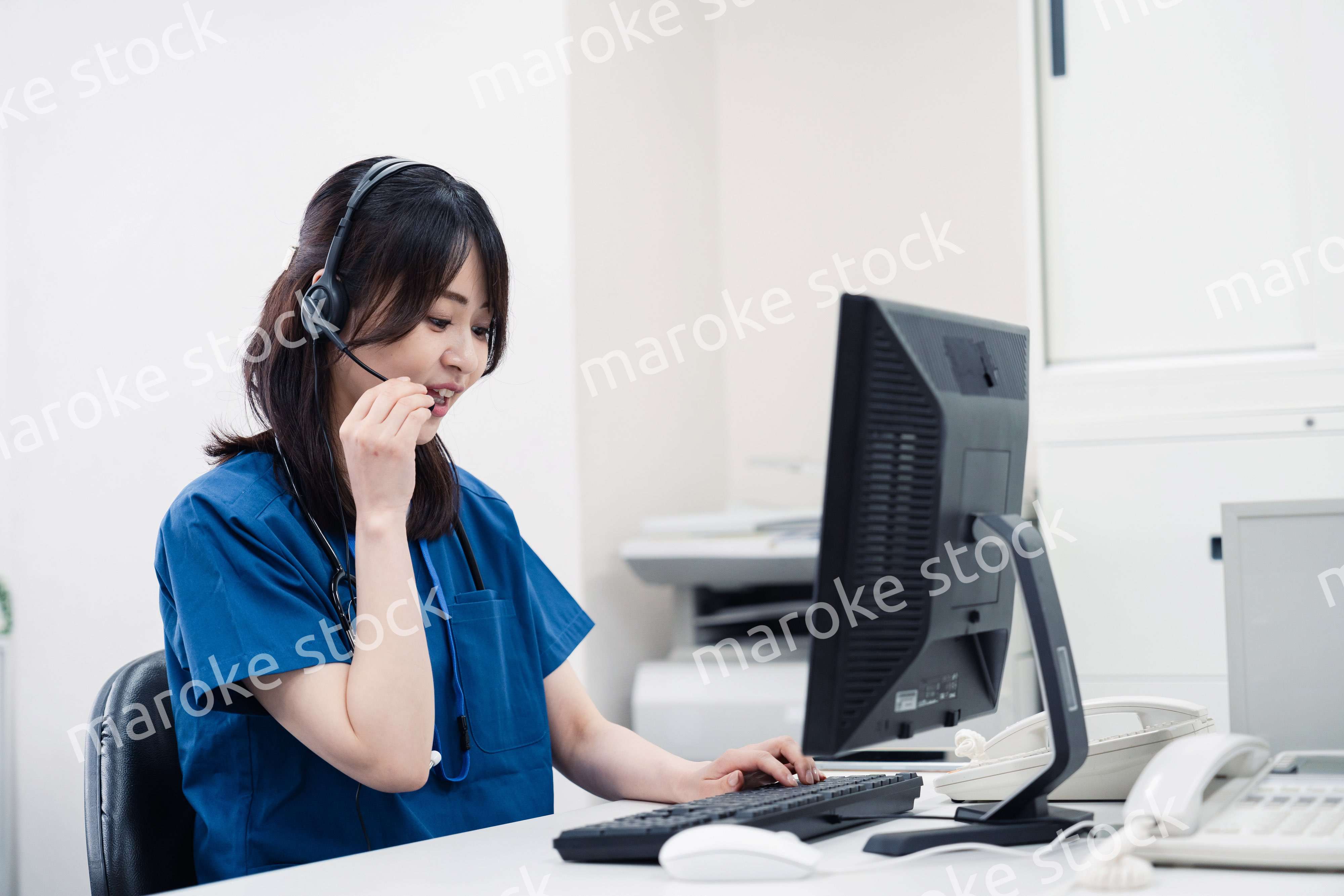 リモートで対応をする医療スタッフ