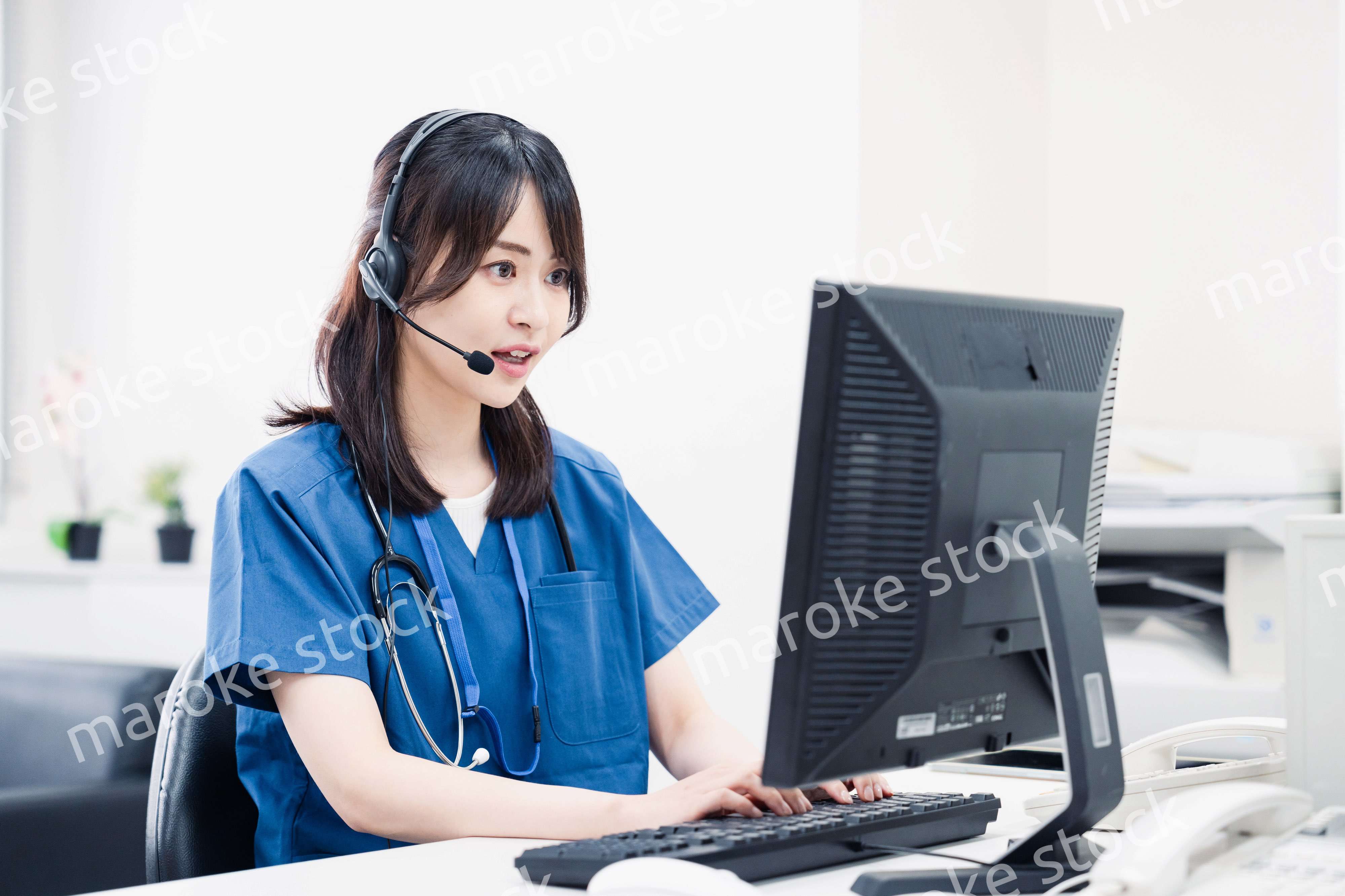 リモートで対応をする医療スタッフ