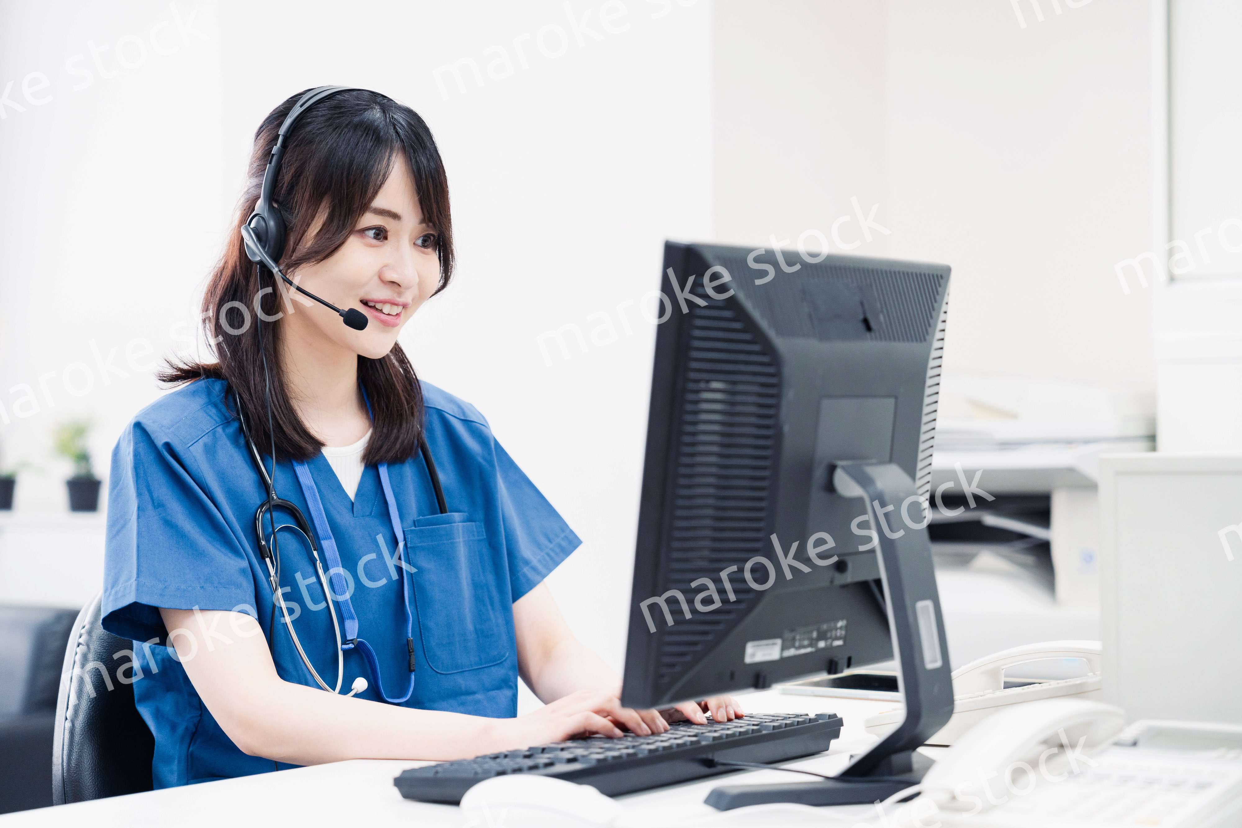 リモートで対応をする医療スタッフ