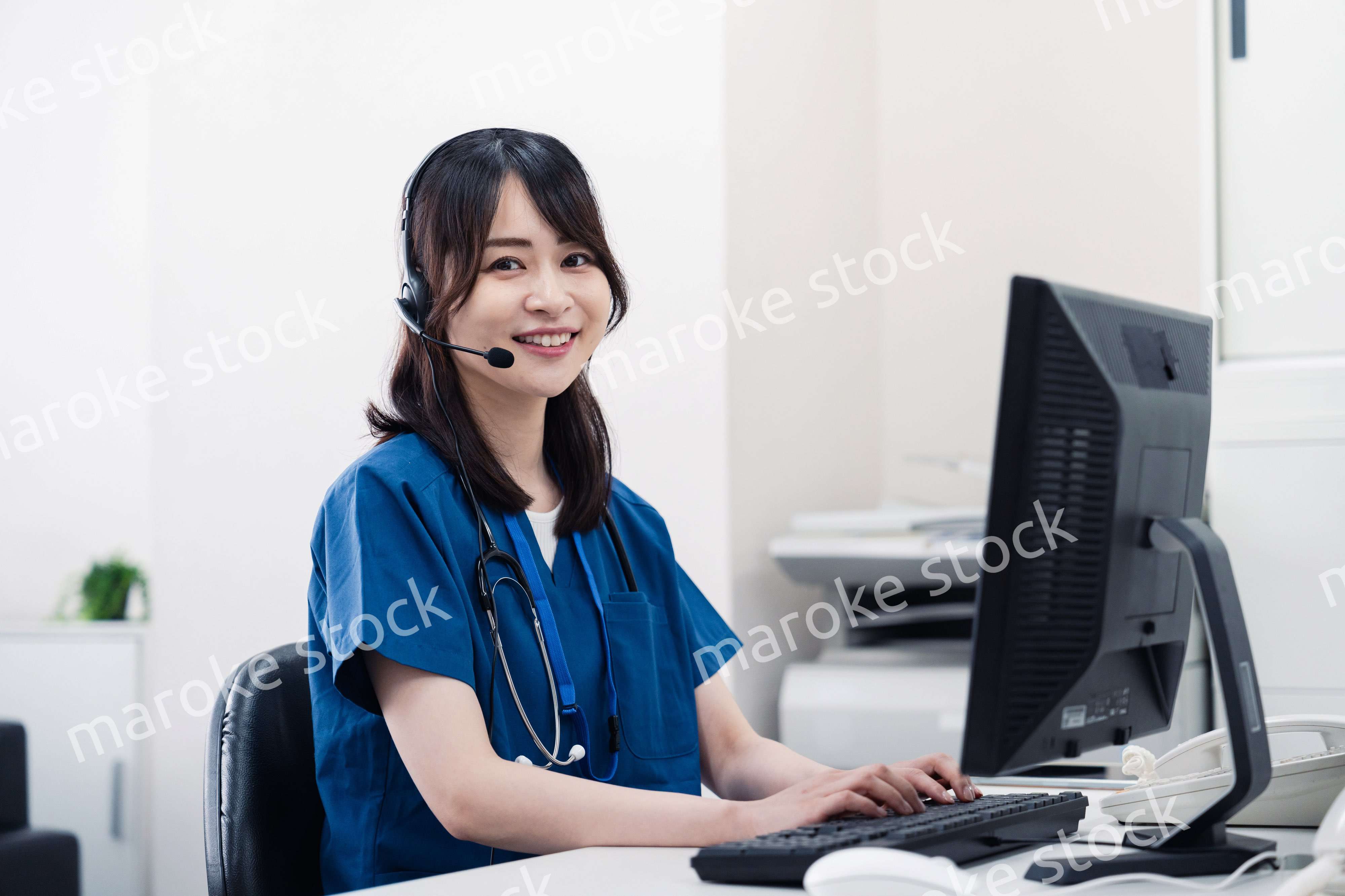 リモートで対応をする医療スタッフ