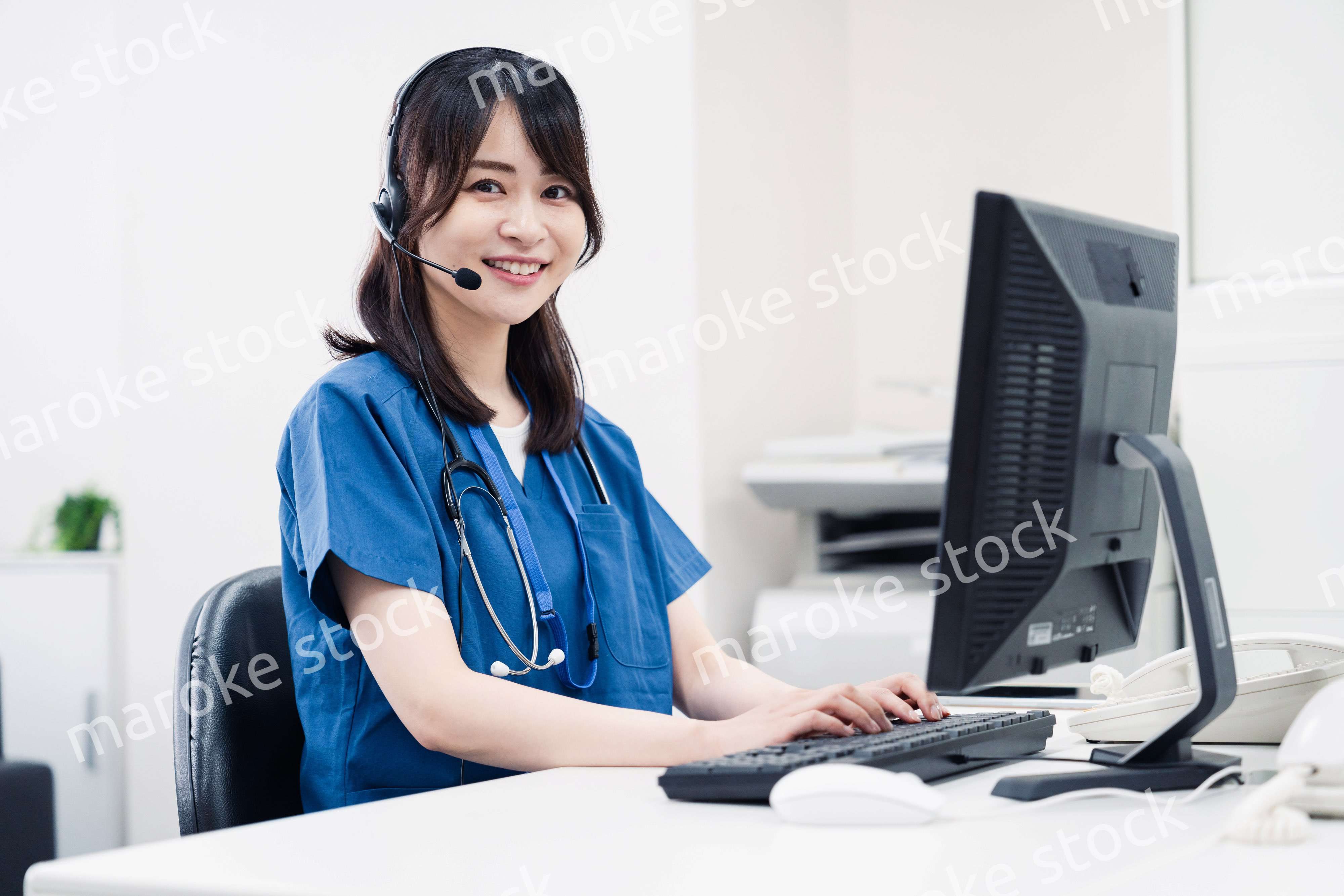 リモートで対応をする医療スタッフ