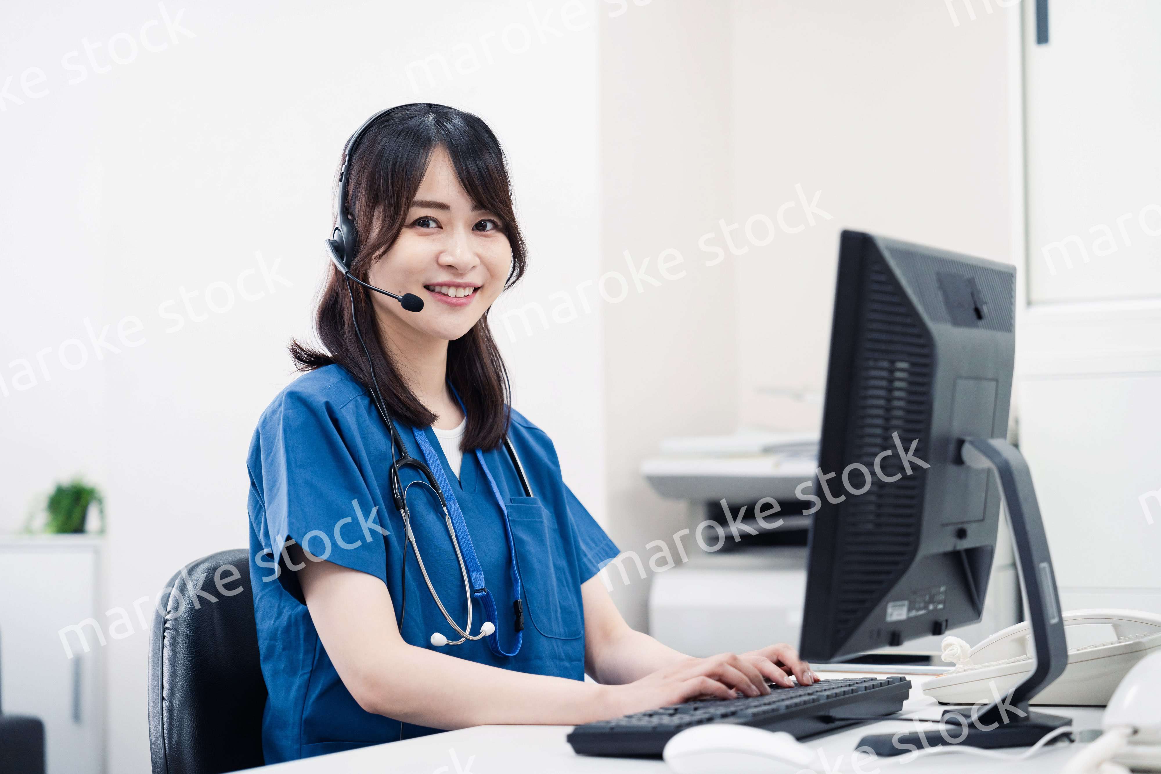 リモートで対応をする医療スタッフ