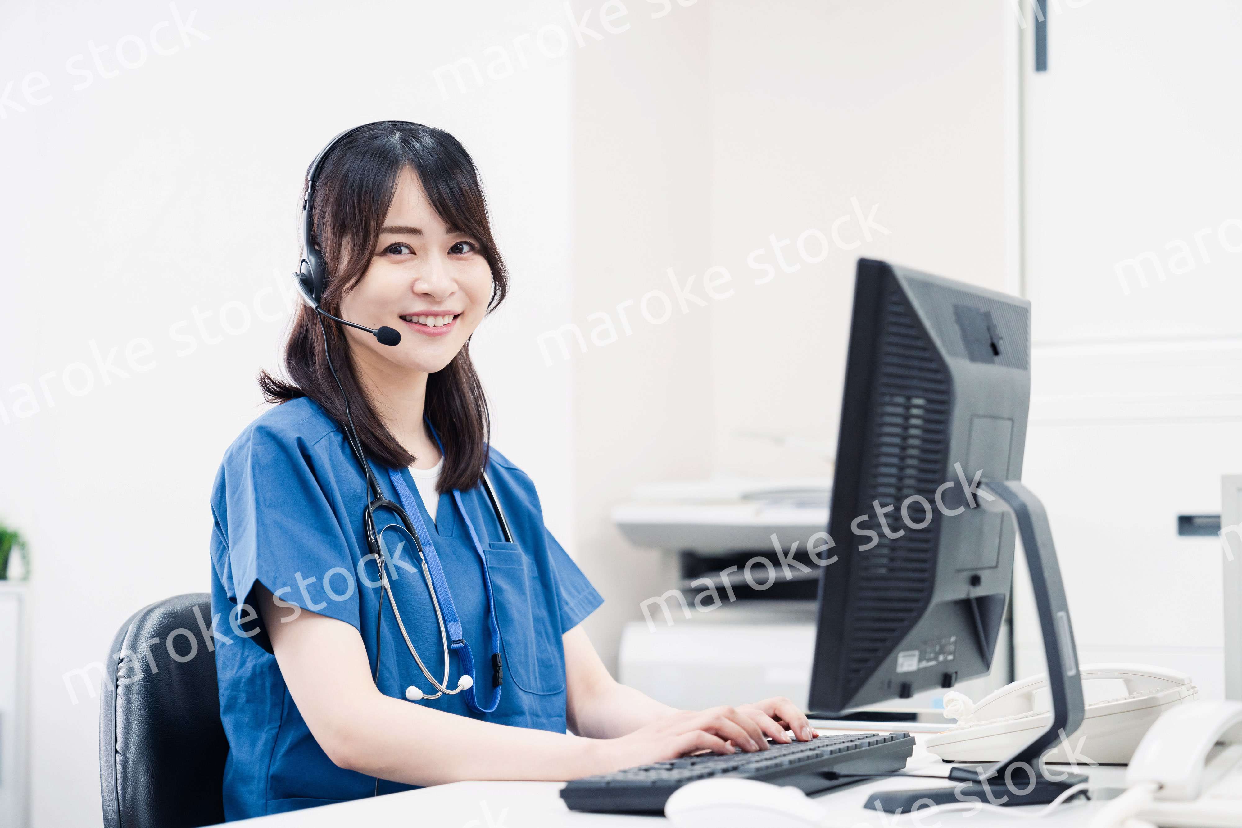 リモートで対応をする医療スタッフ