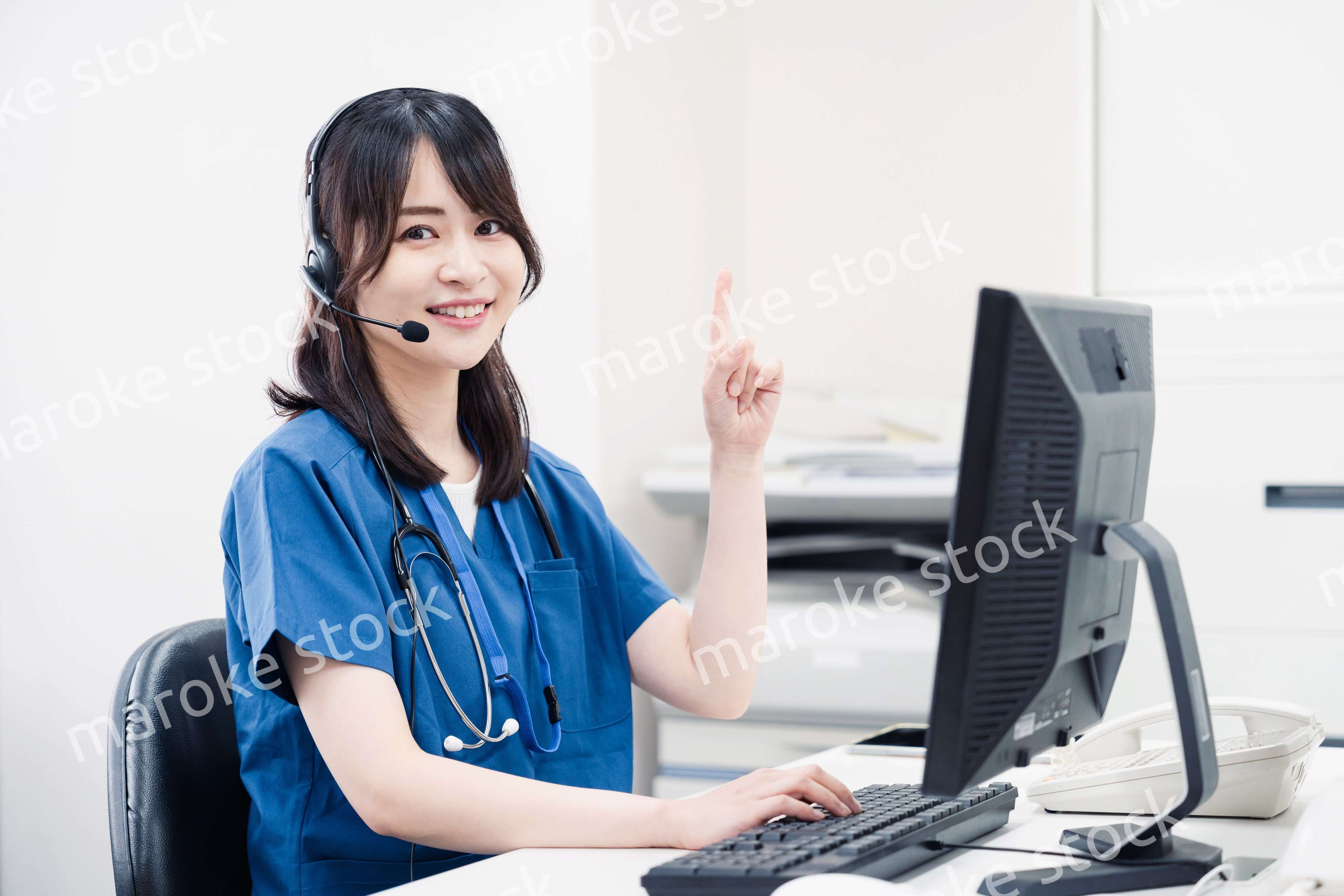 リモートで対応をする医療スタッフ