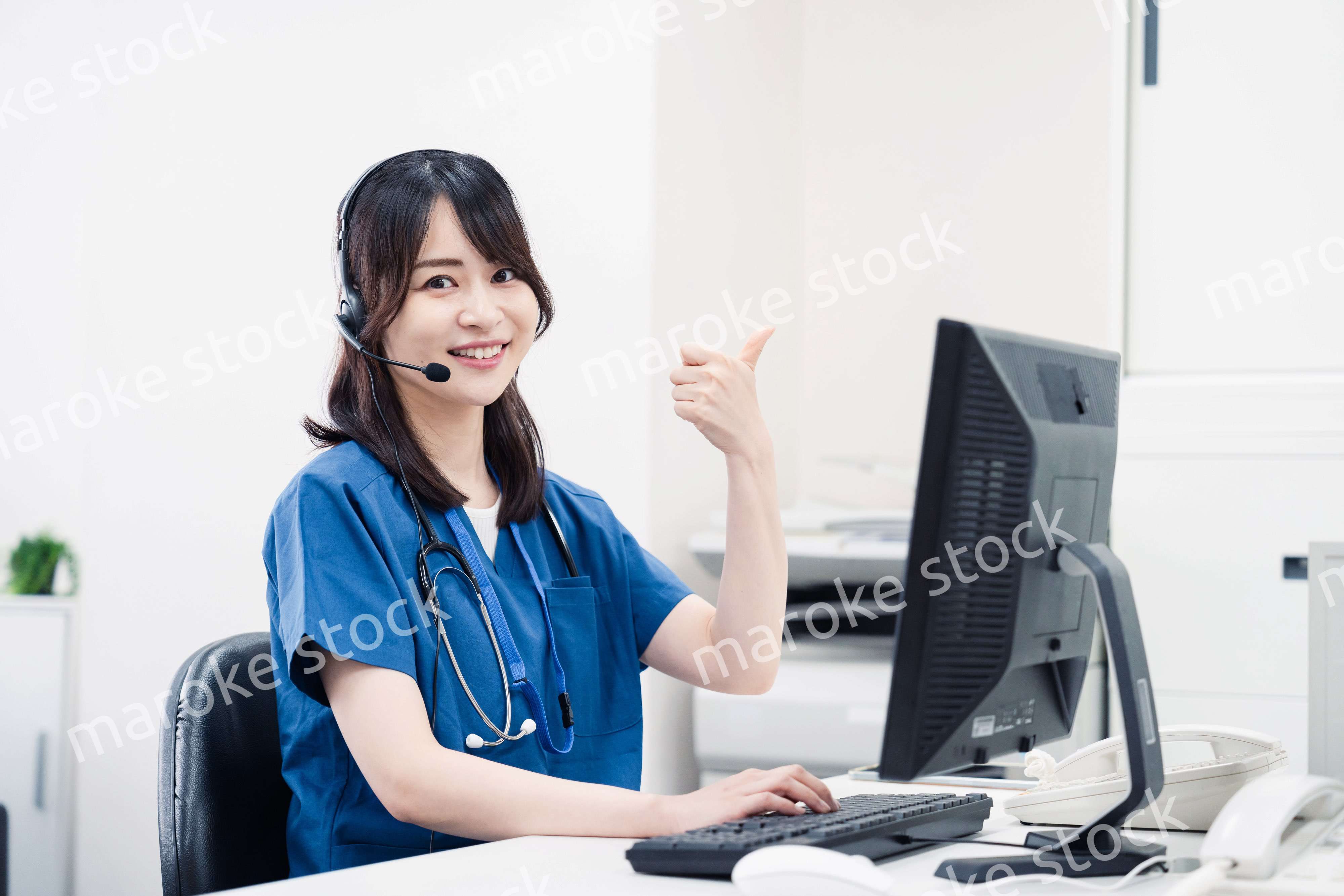 リモートで対応をする医療スタッフ