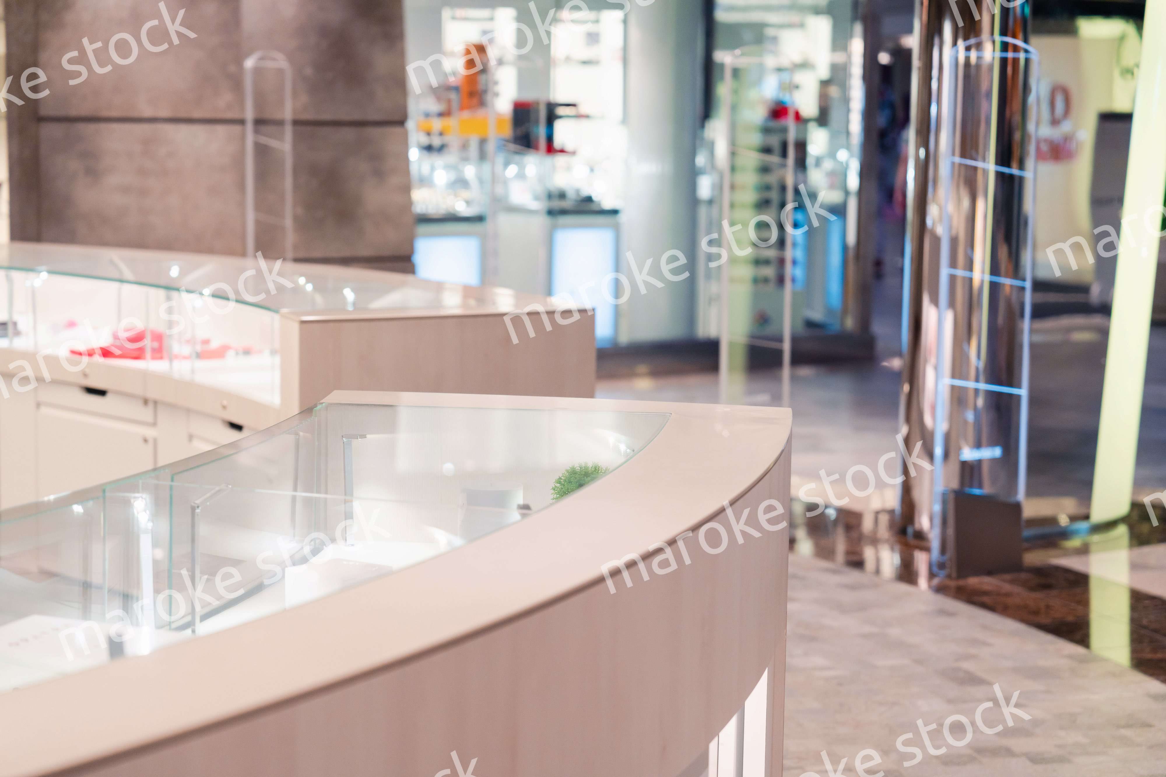 高級ブティックのショーケース