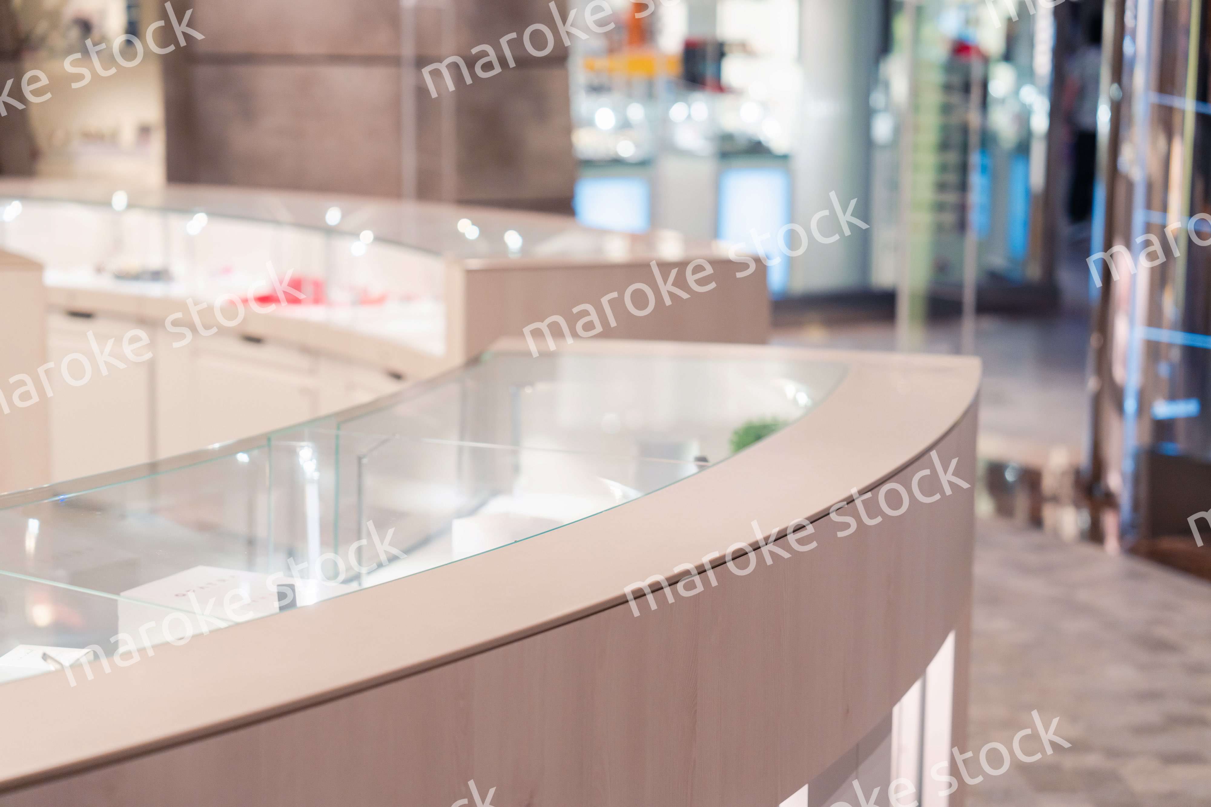 高級ブティックのショーケース