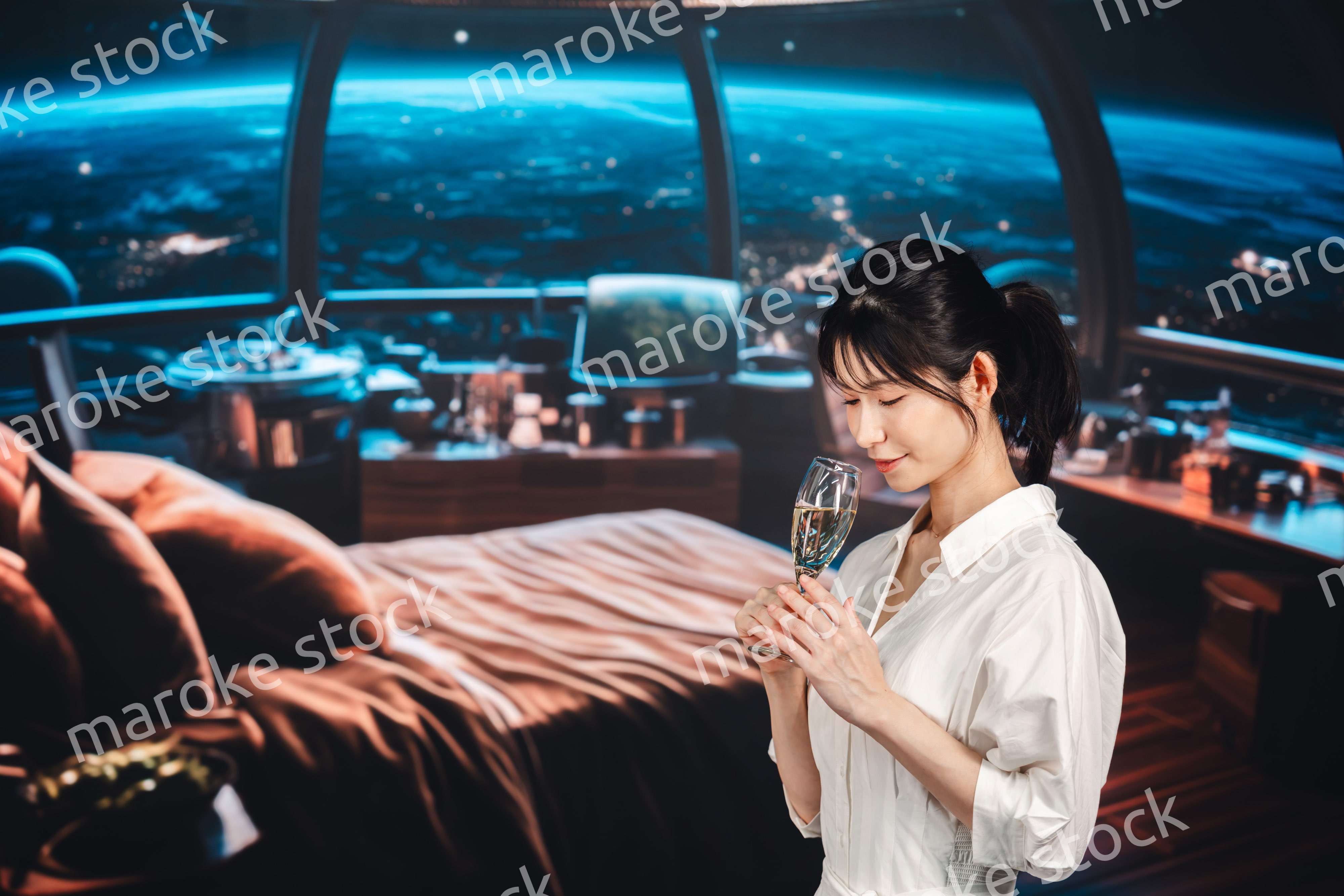 宇宙のホテルでスパークリングワインを楽しむ女性
