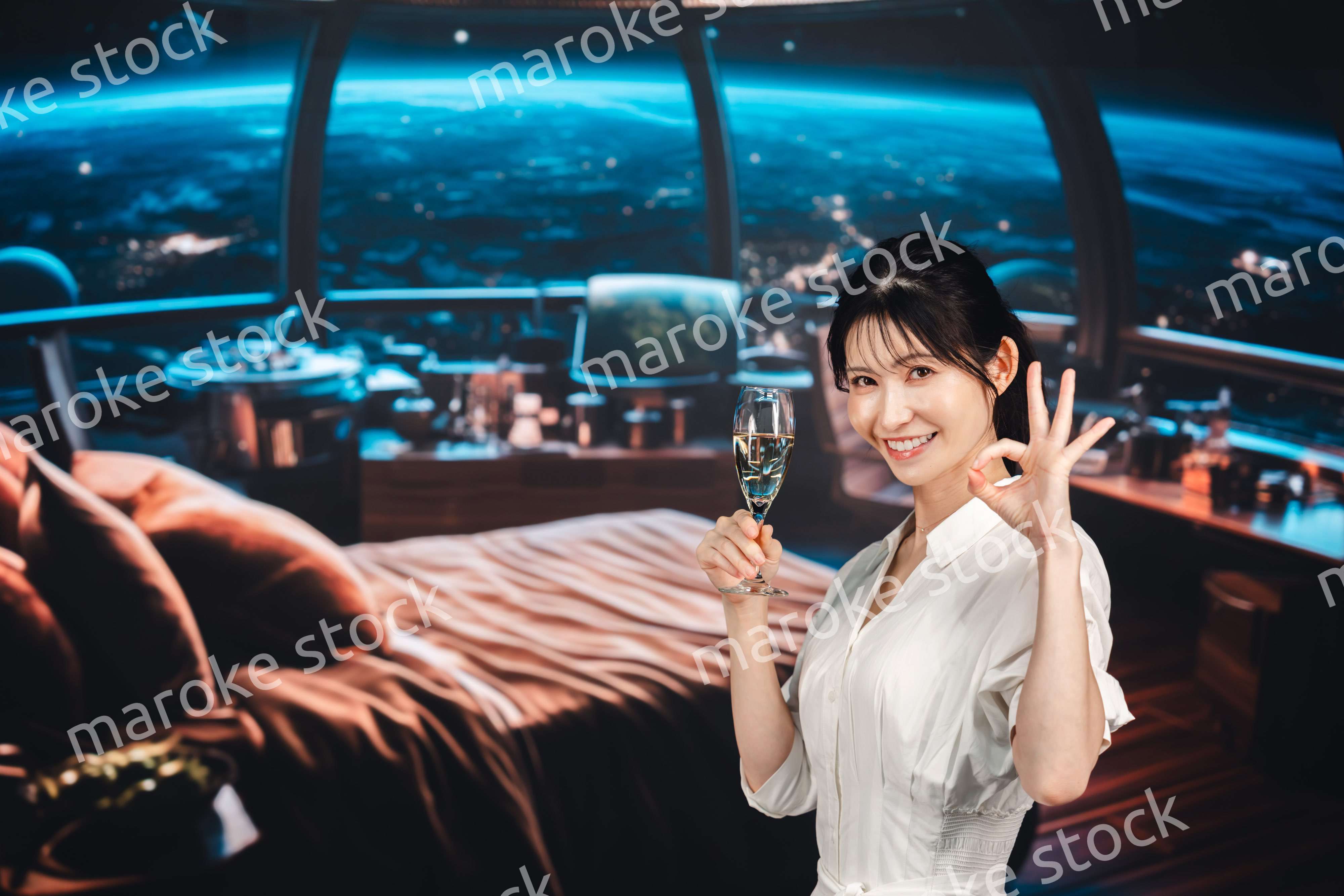 宇宙のホテルでスパークリングワインを楽しむ女性