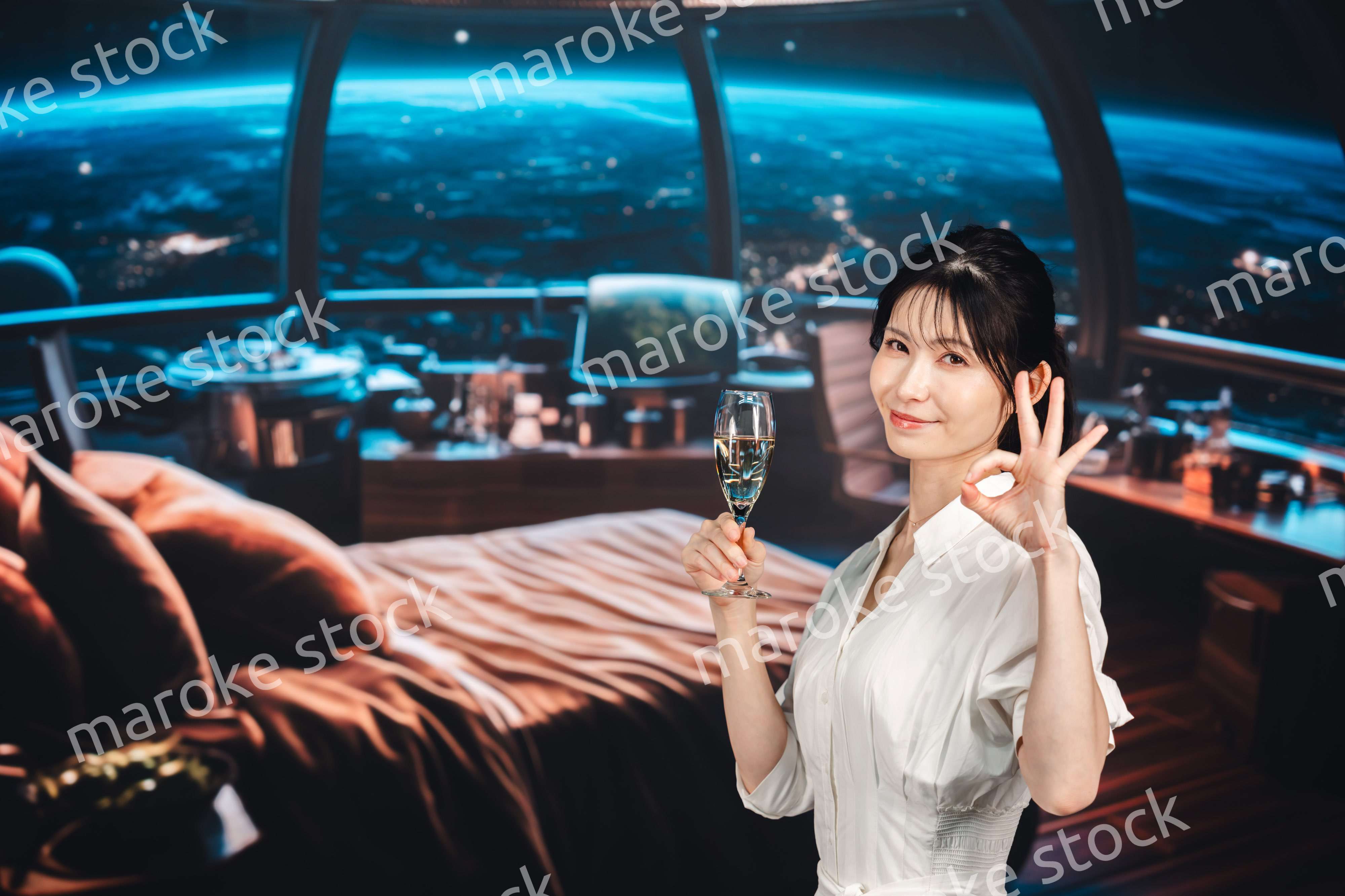 宇宙のホテルでスパークリングワインを楽しむ女性