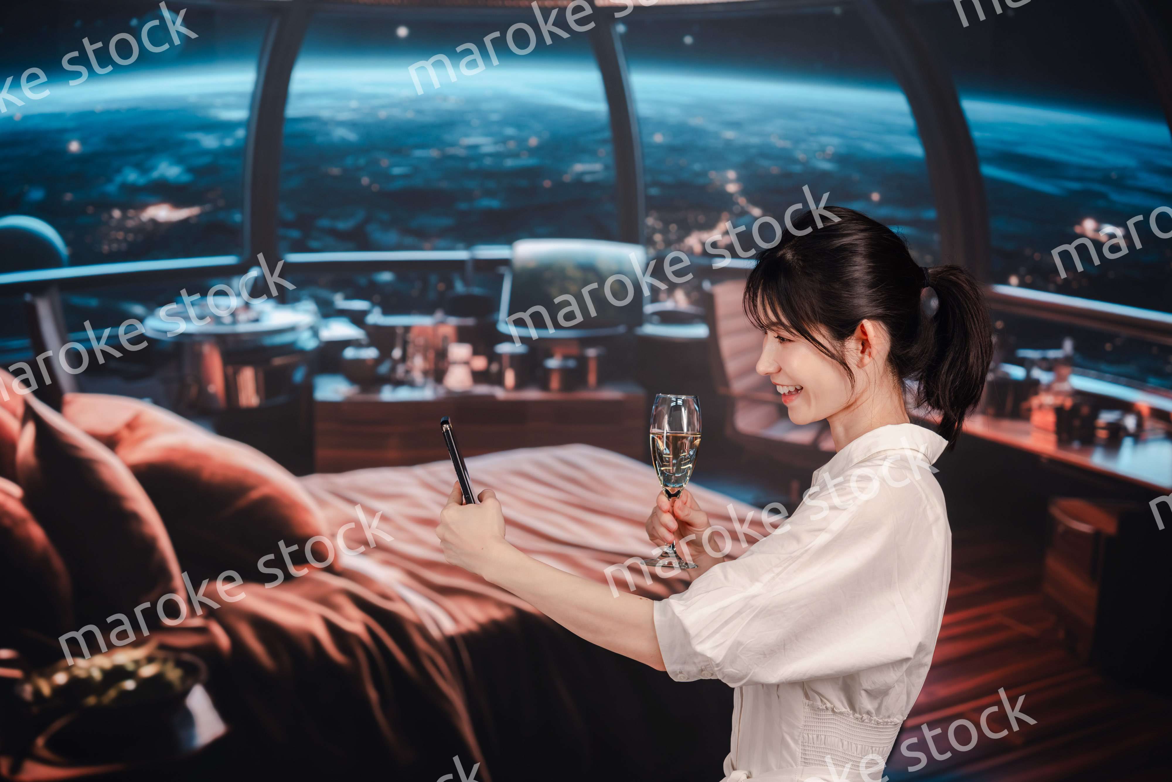 宇宙船で優雅に過ごす若い女性