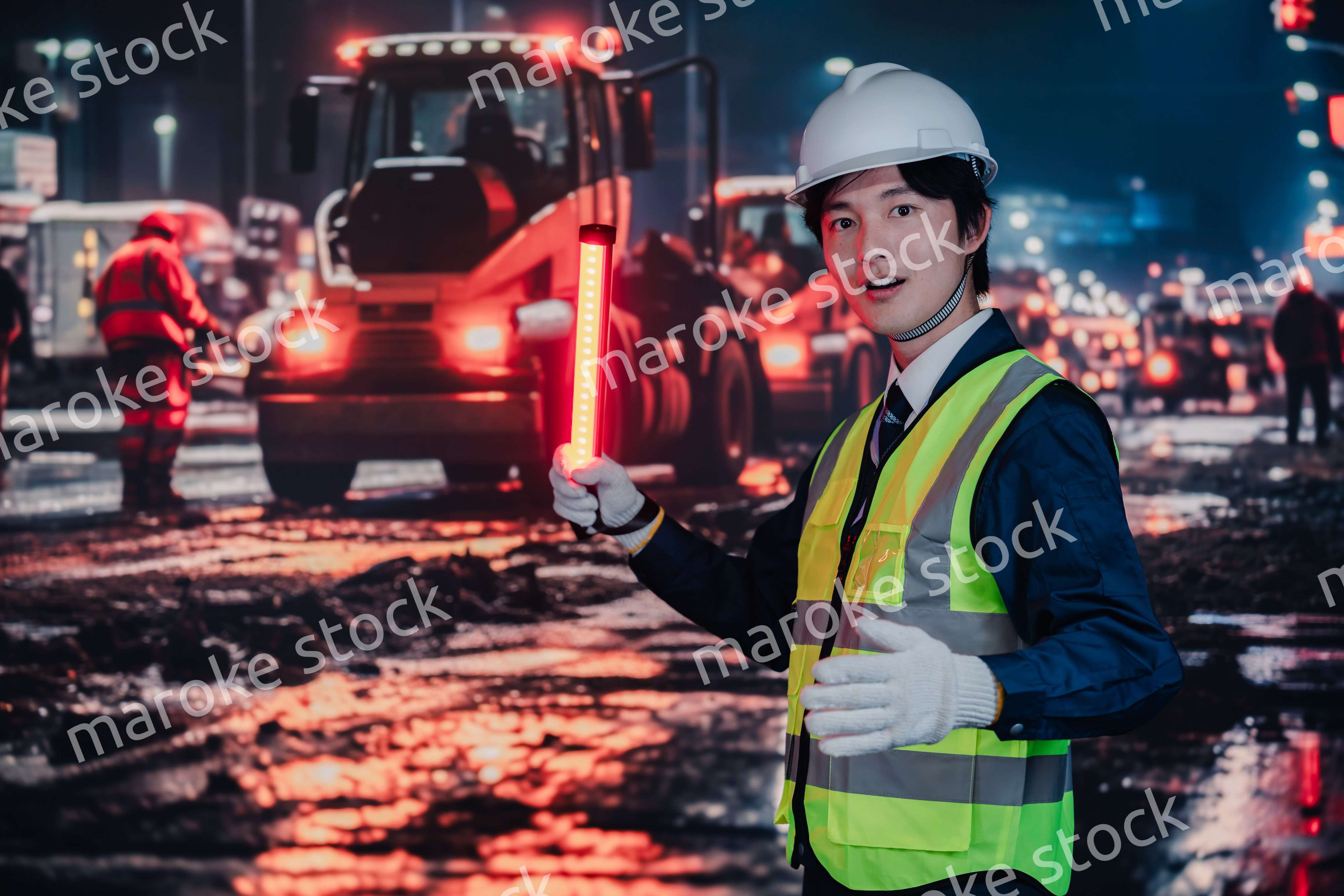 道路で交通整理をする警備員