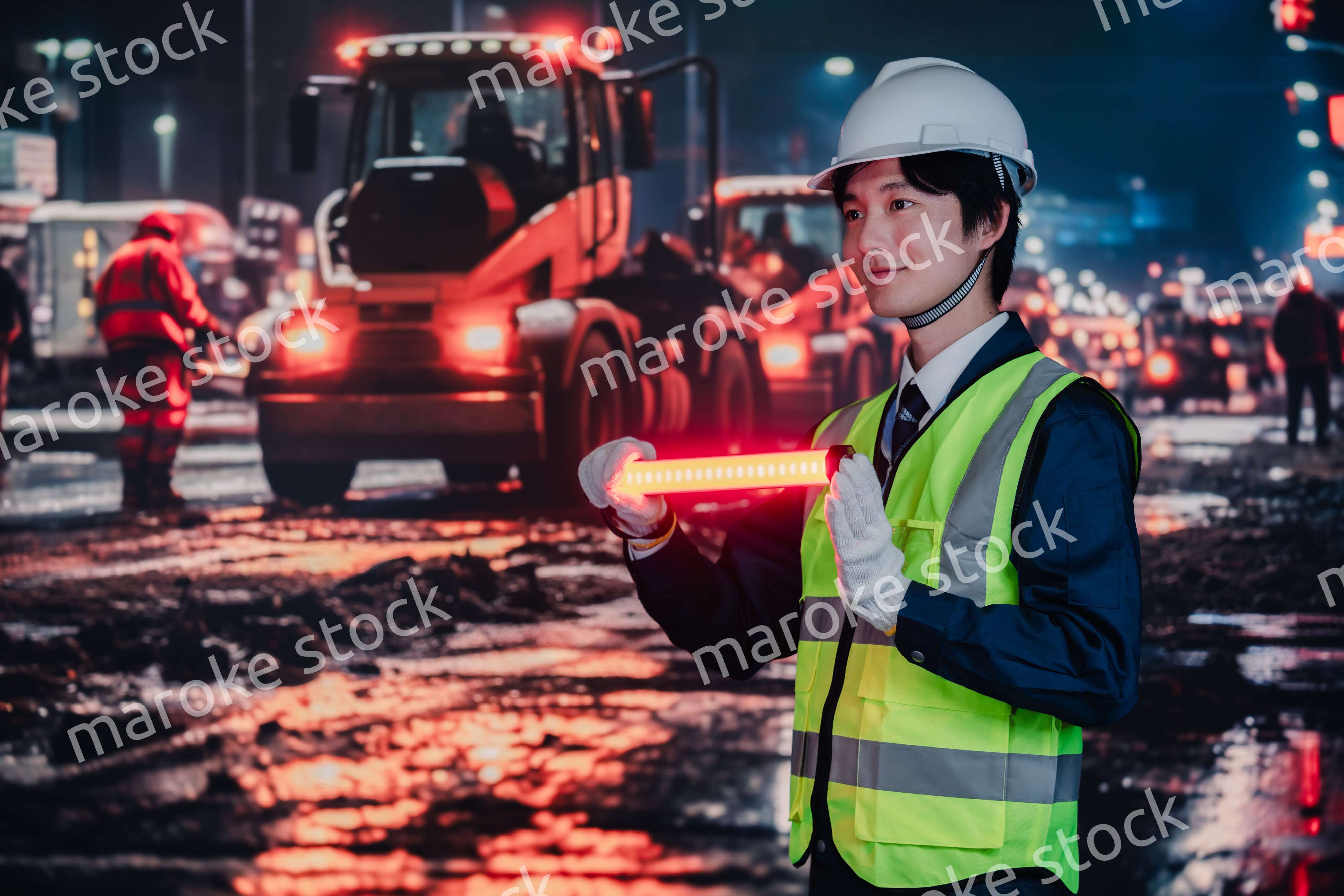 道路で交通整理をする警備員