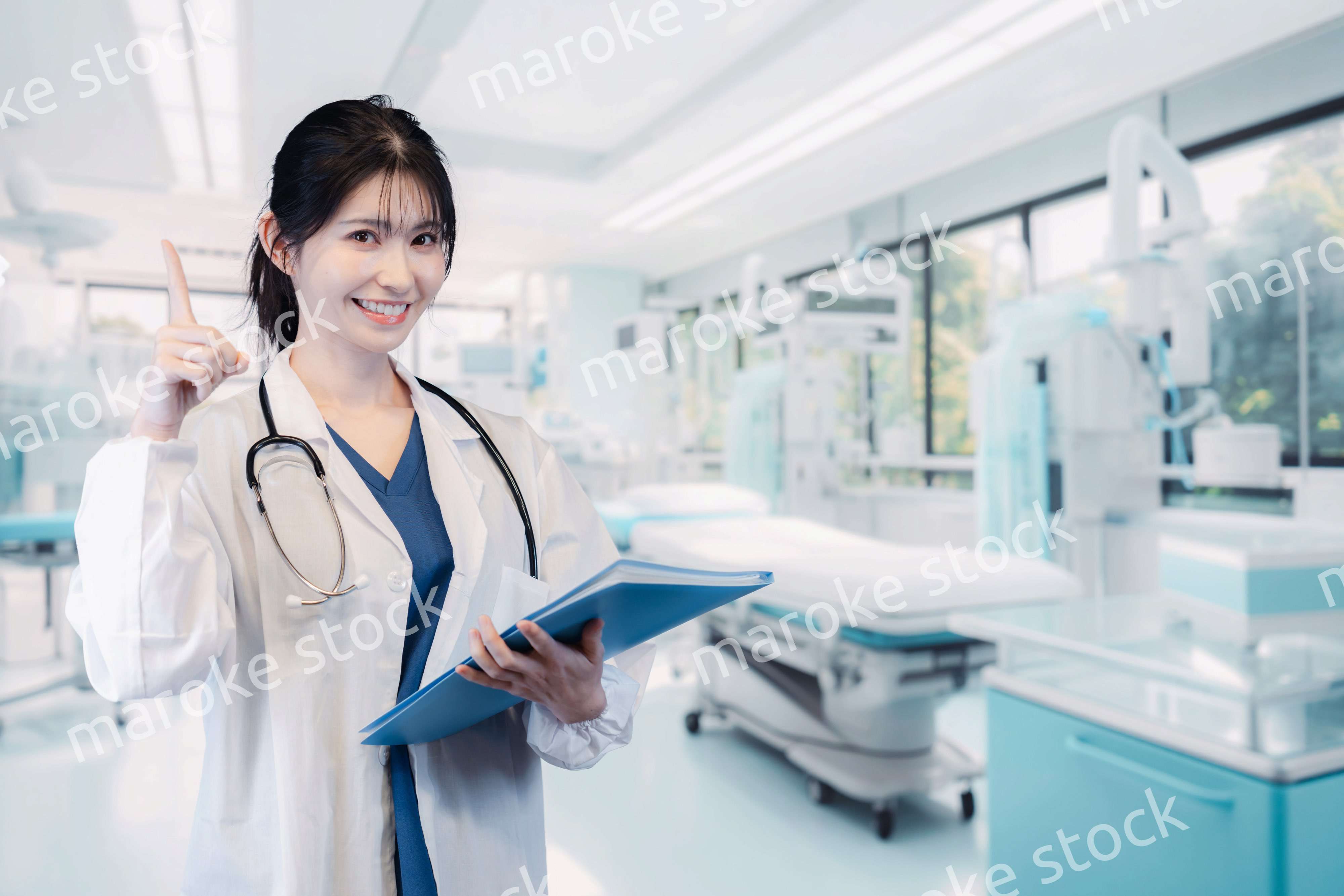 病院で活躍する女性のドクター