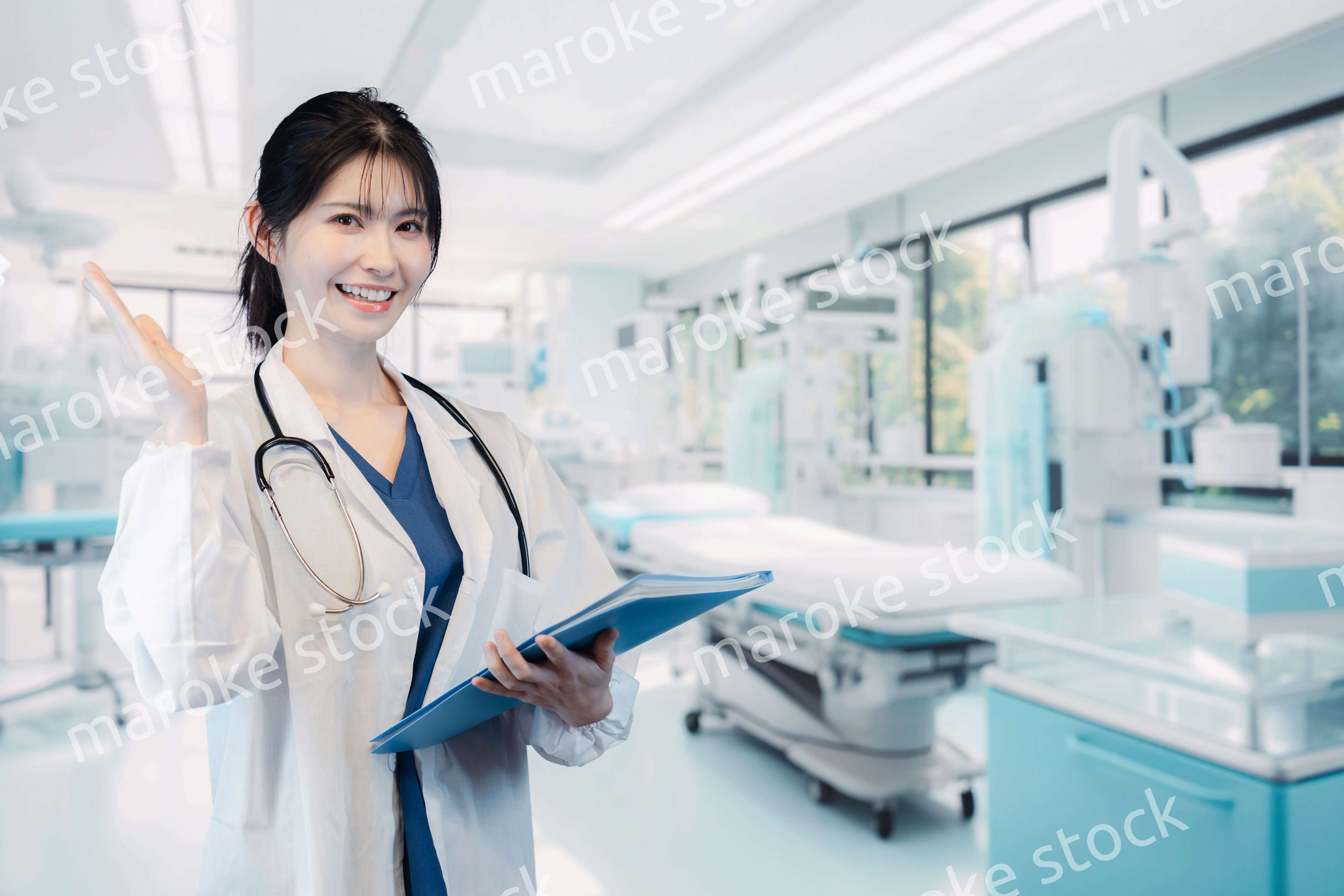 病院で活躍する女性のドクター