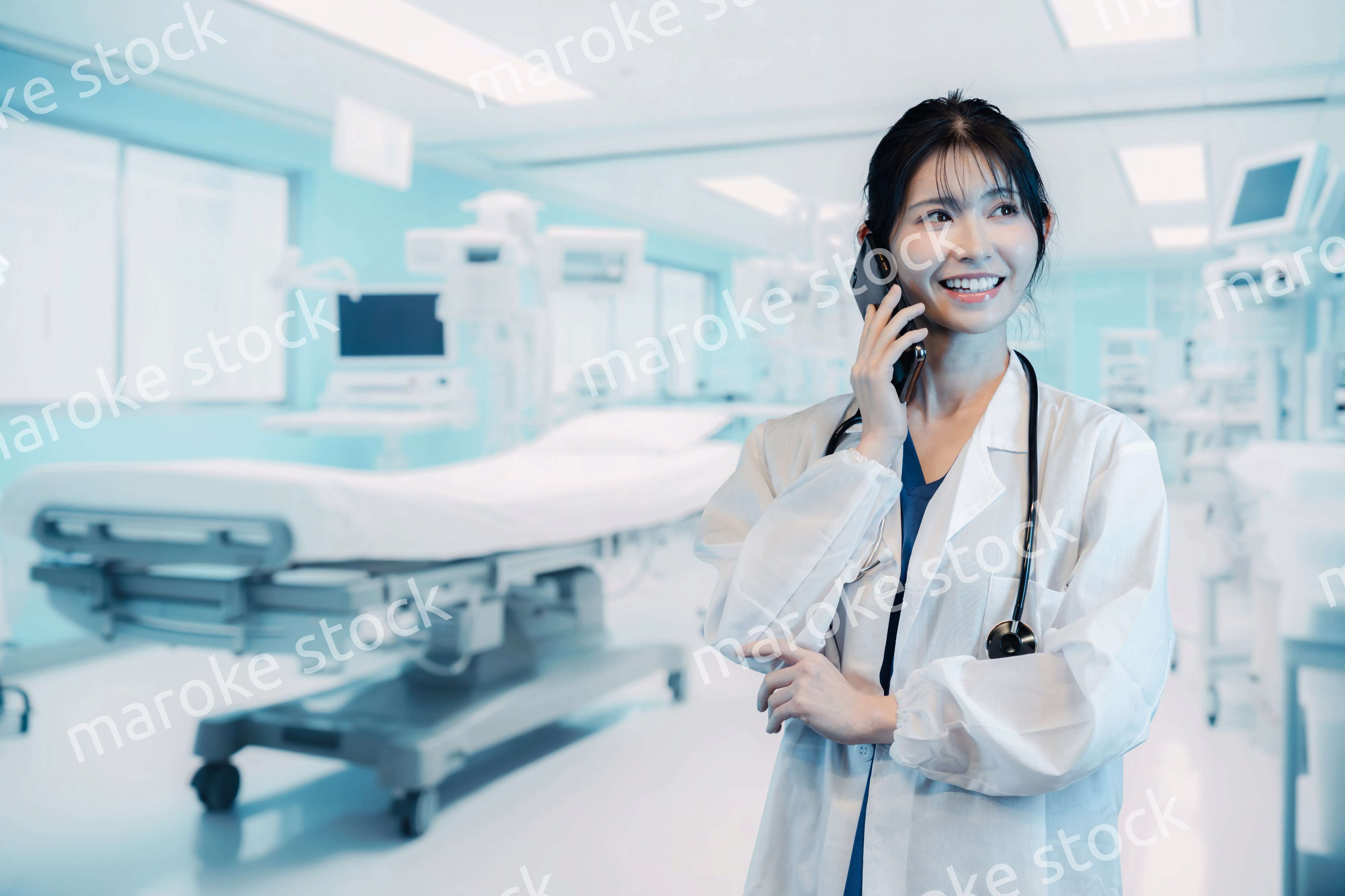 病院で活躍する女性のドクター