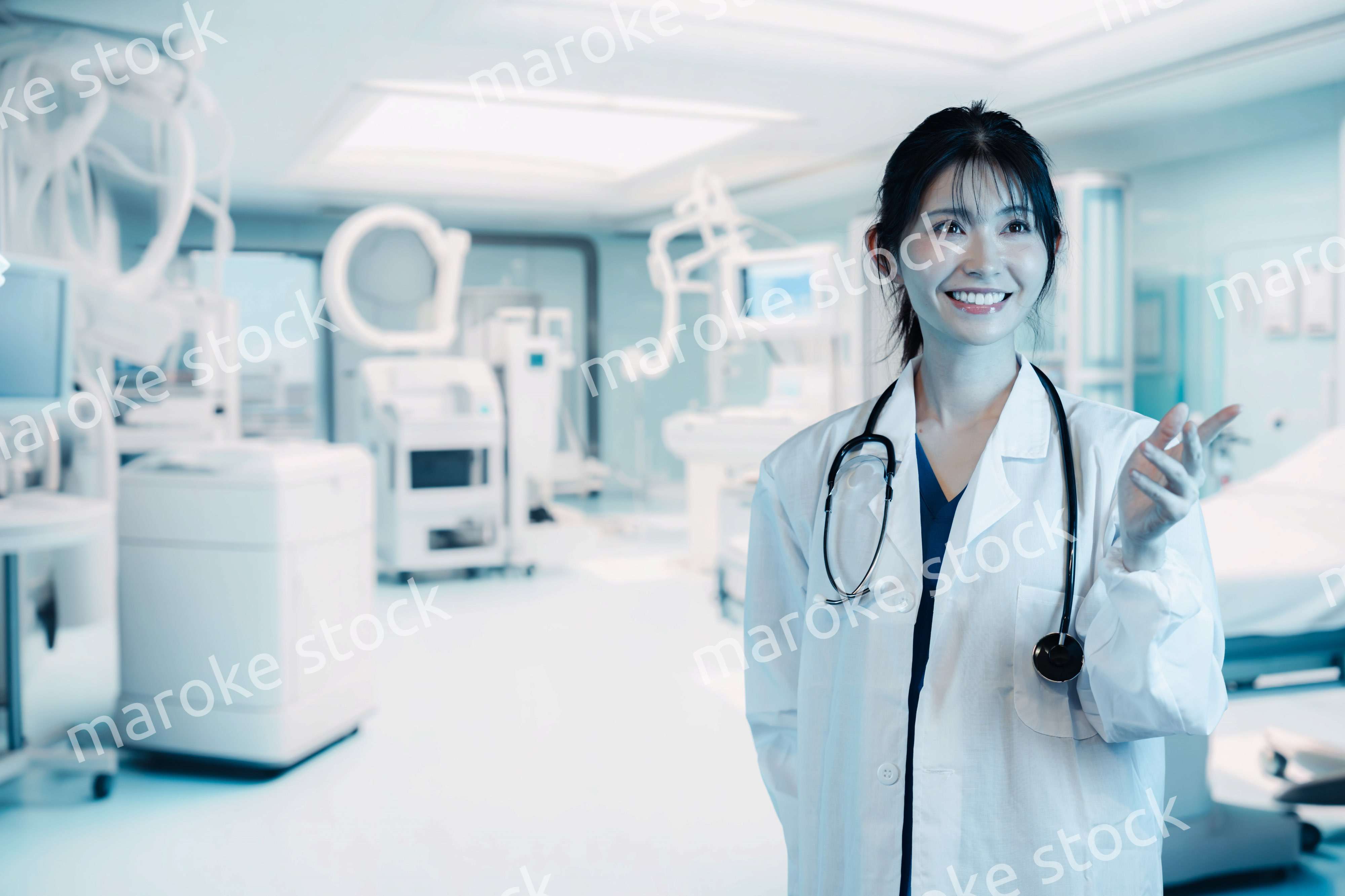 病院で活躍する女性のドクター