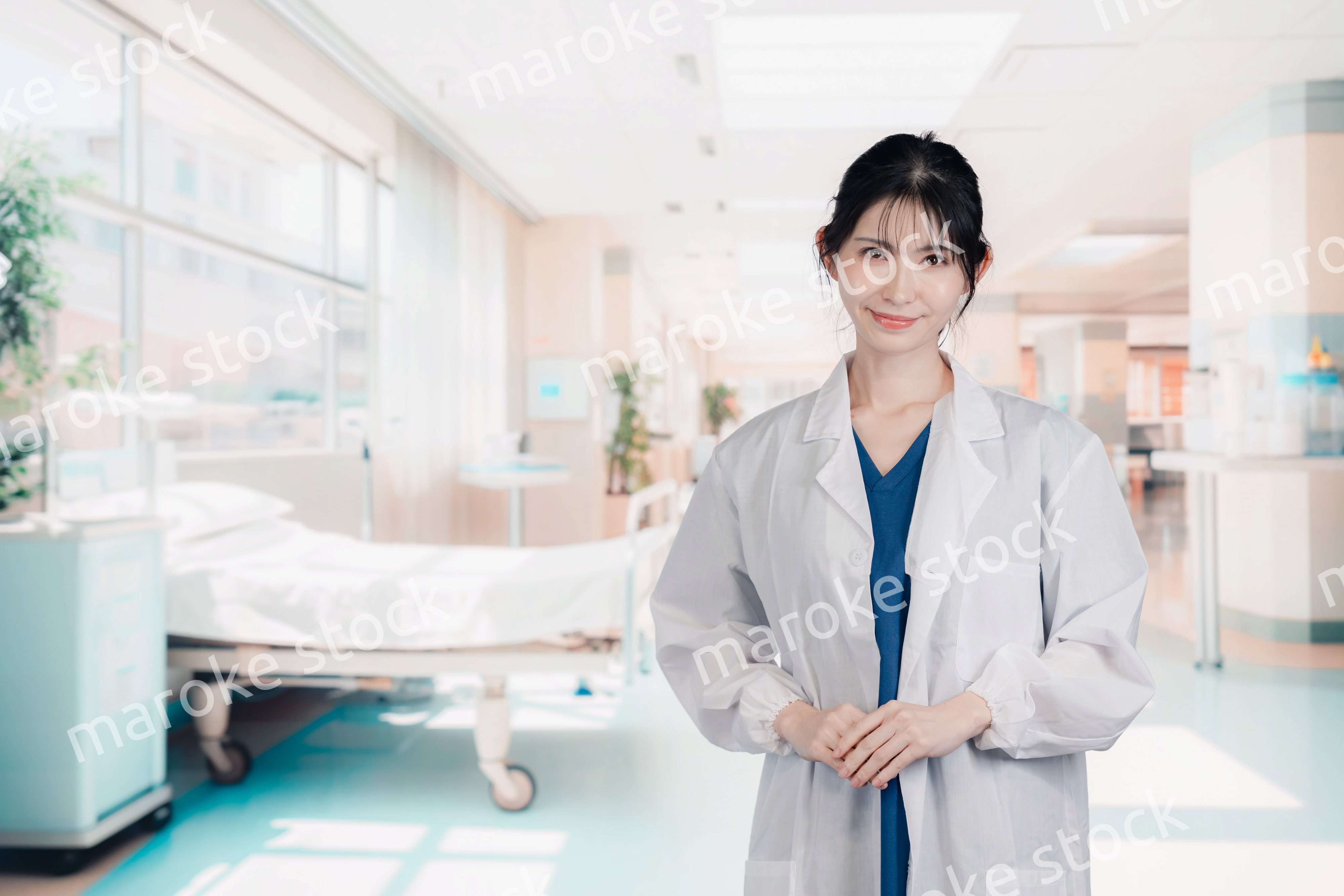 病院で活躍する女性のドクター