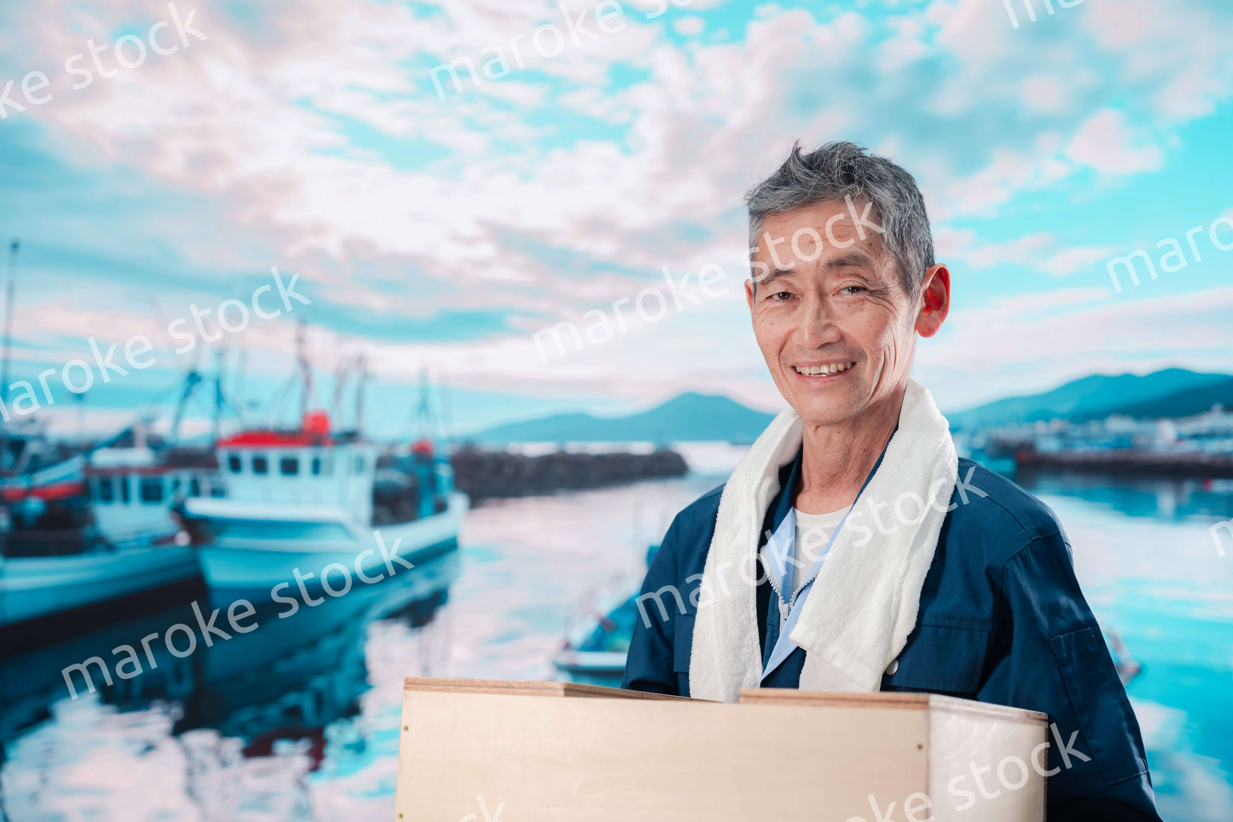 漁港で働く漁師