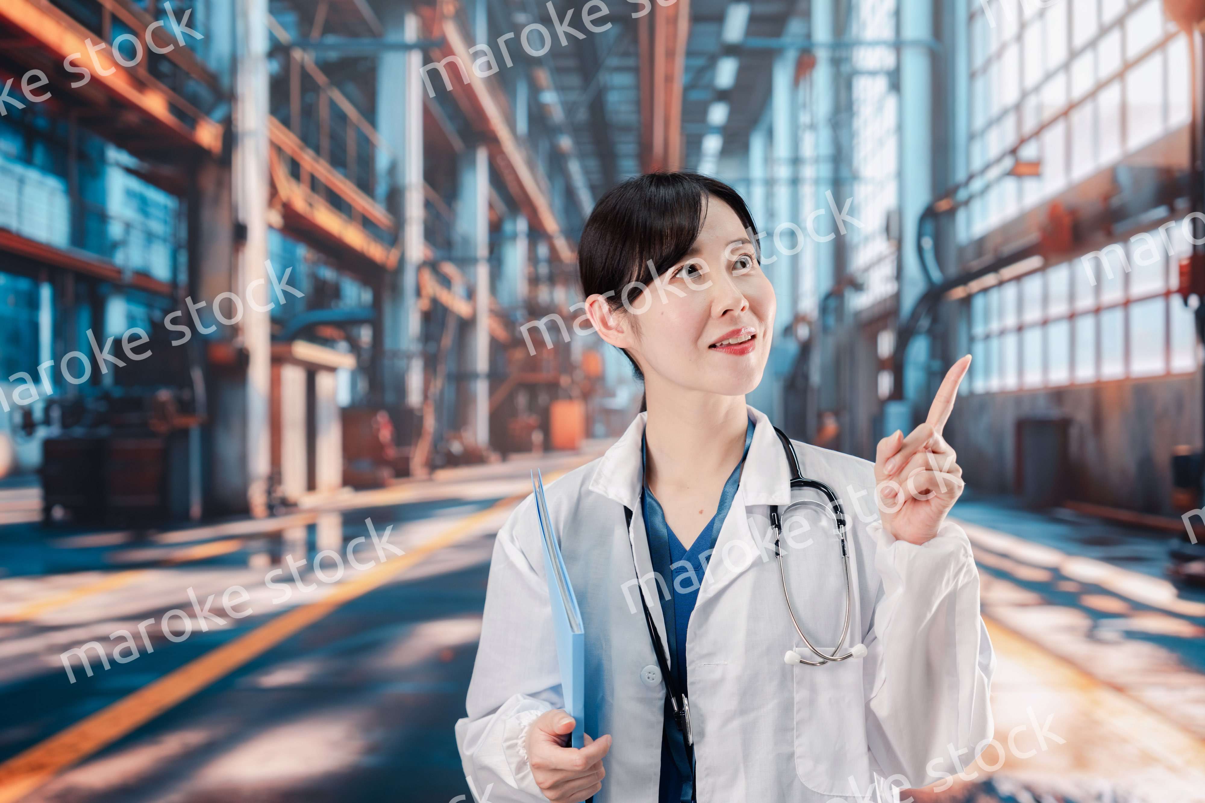 工場で働く産業医の女性