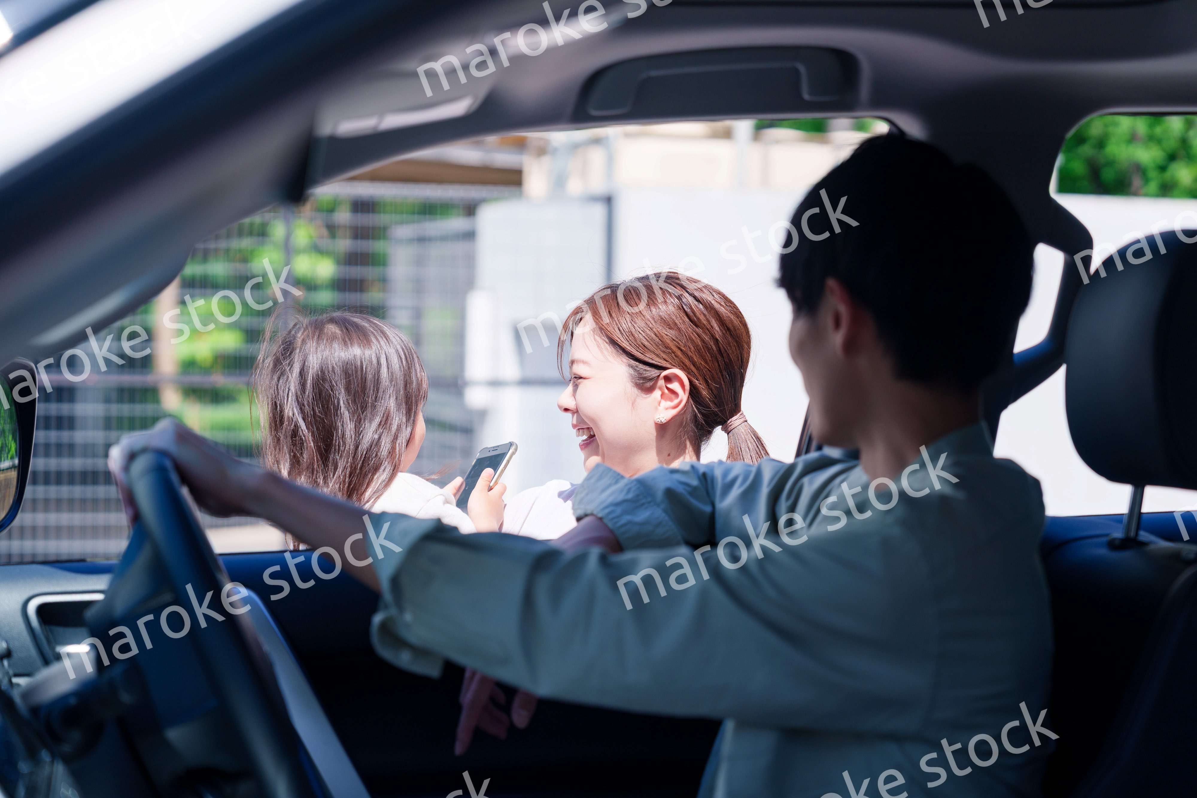 家族みんなで車でおでかけ