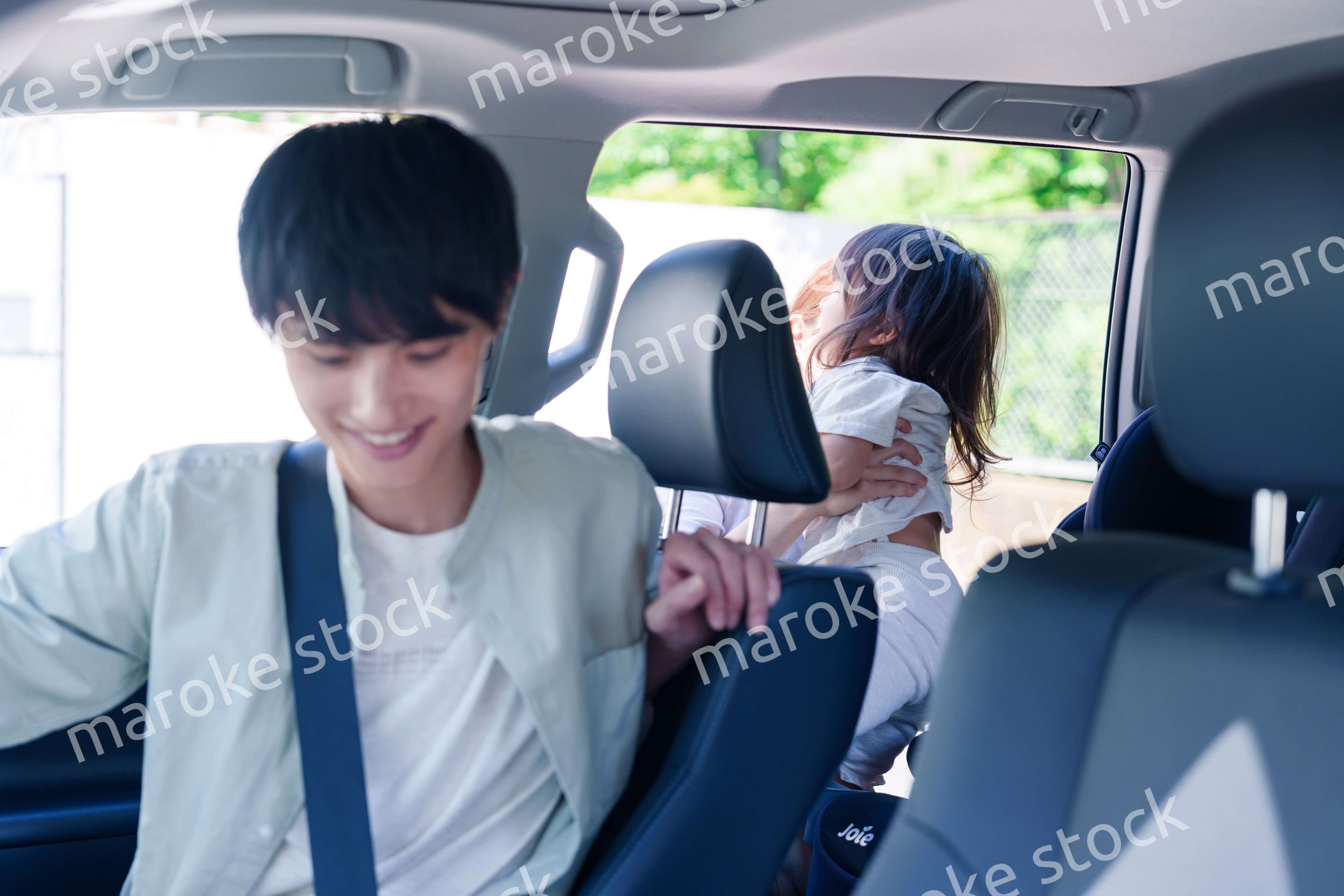 家族みんなで車でおでかけ