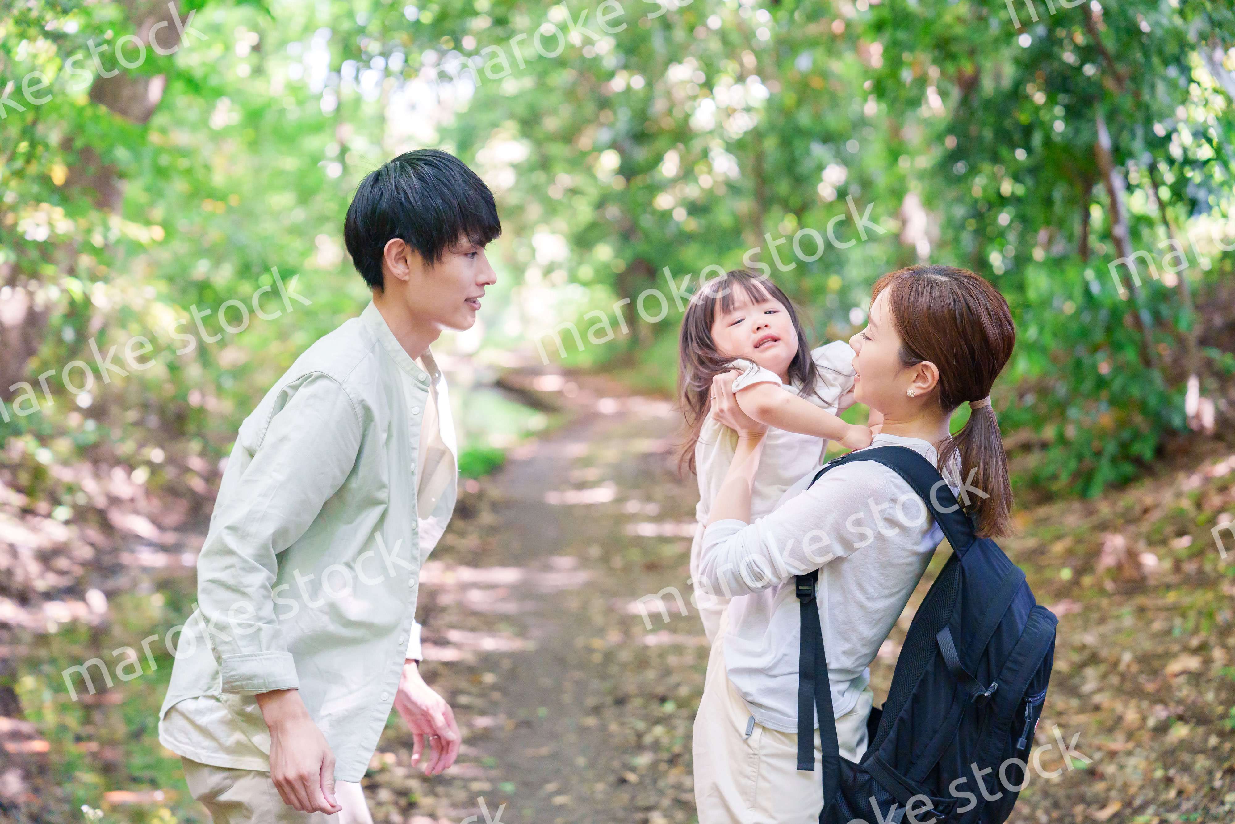 機嫌が悪くなく子どもと家族