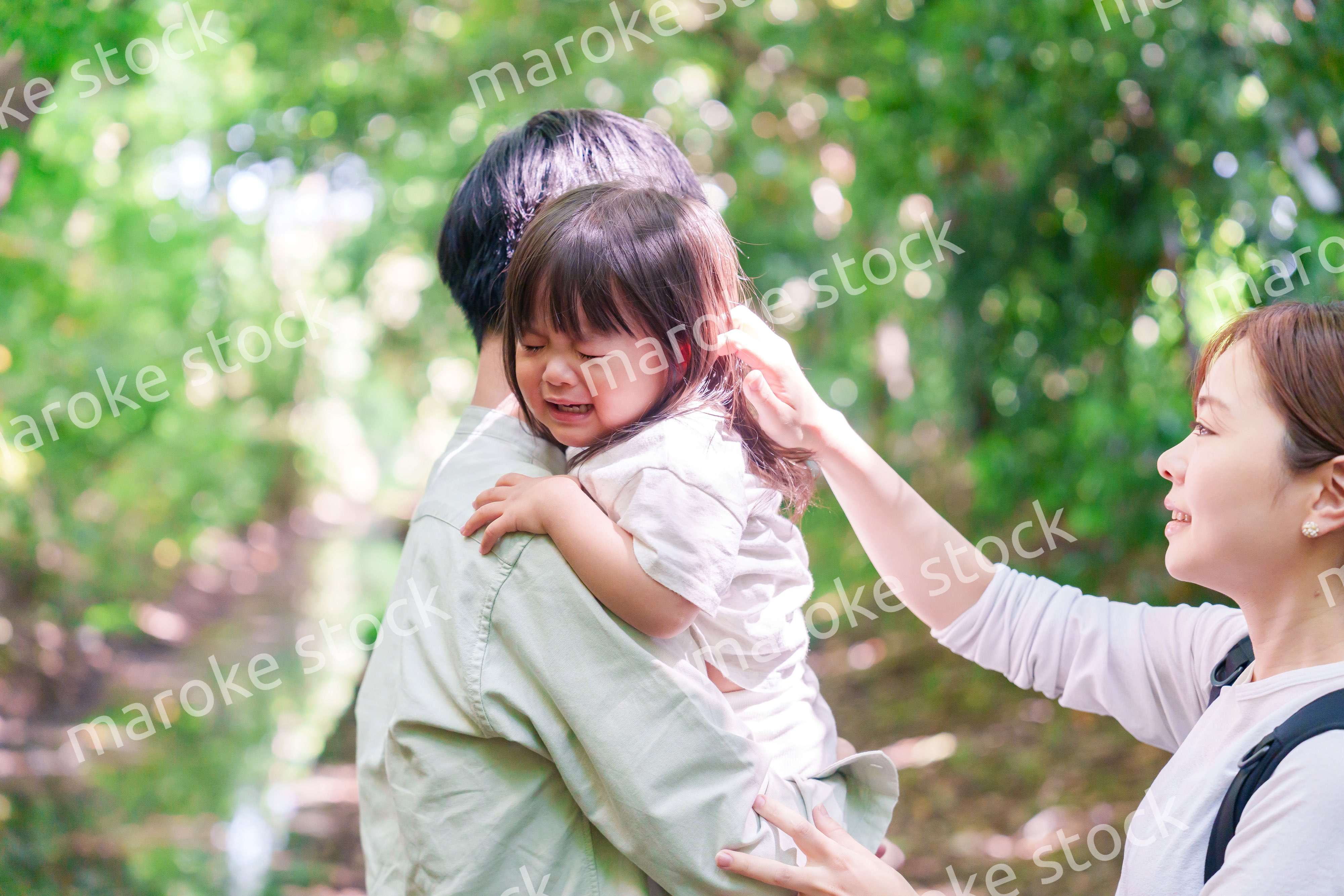 機嫌が悪くなく子どもと家族