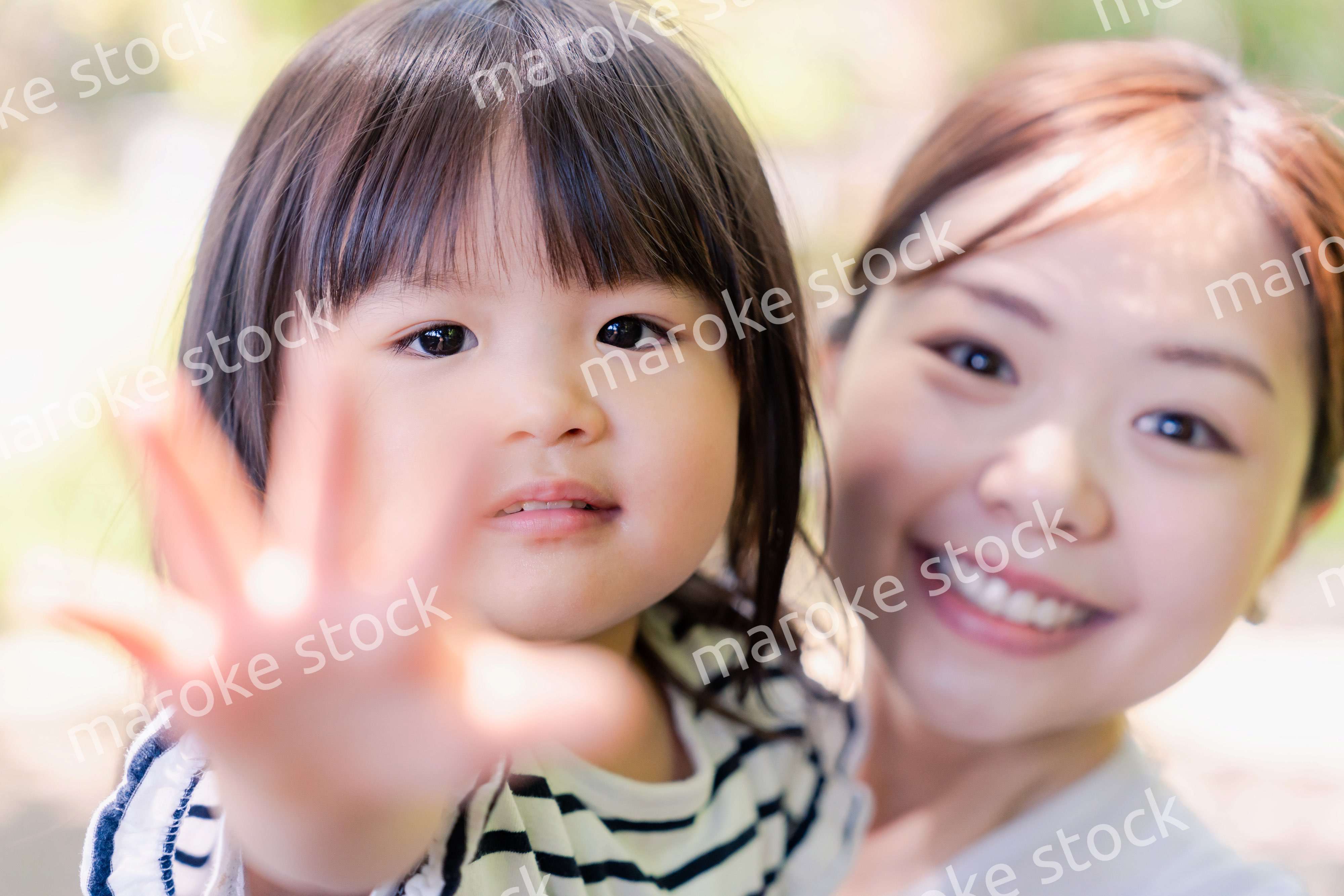 お母さんと2歳の女の子