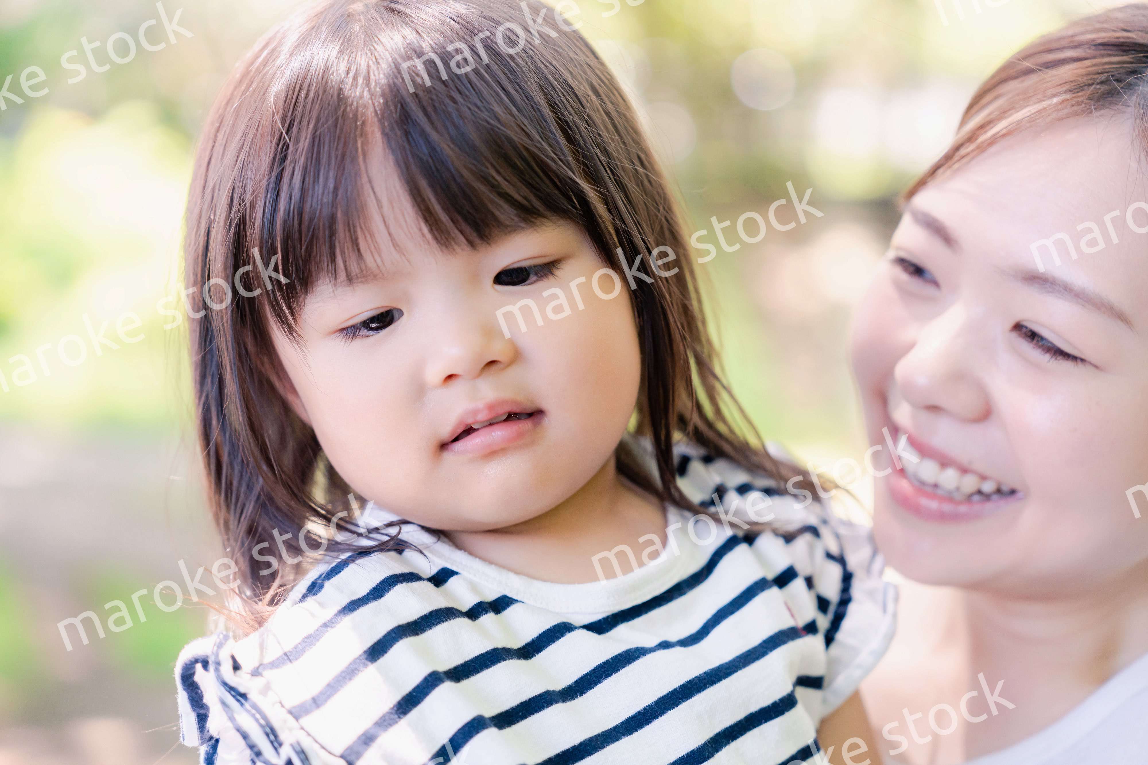 お母さんと2歳の女の子