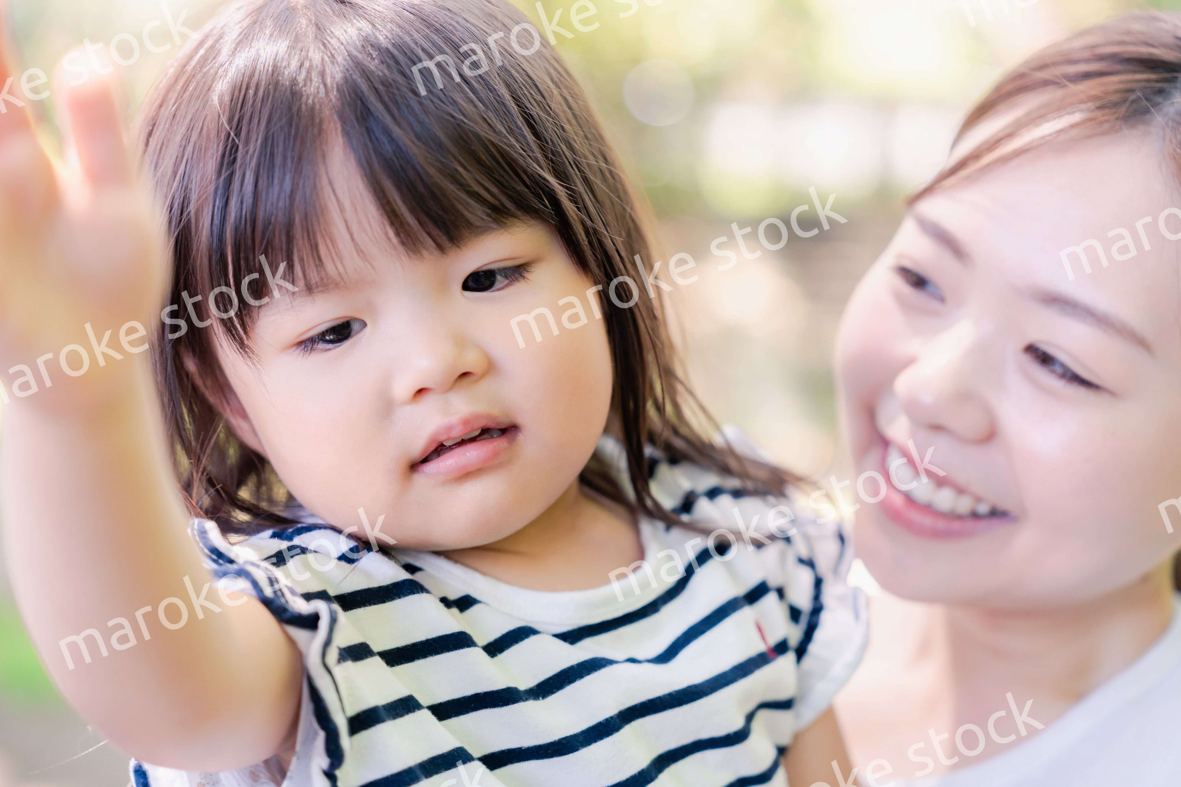 お母さんと2歳の女の子