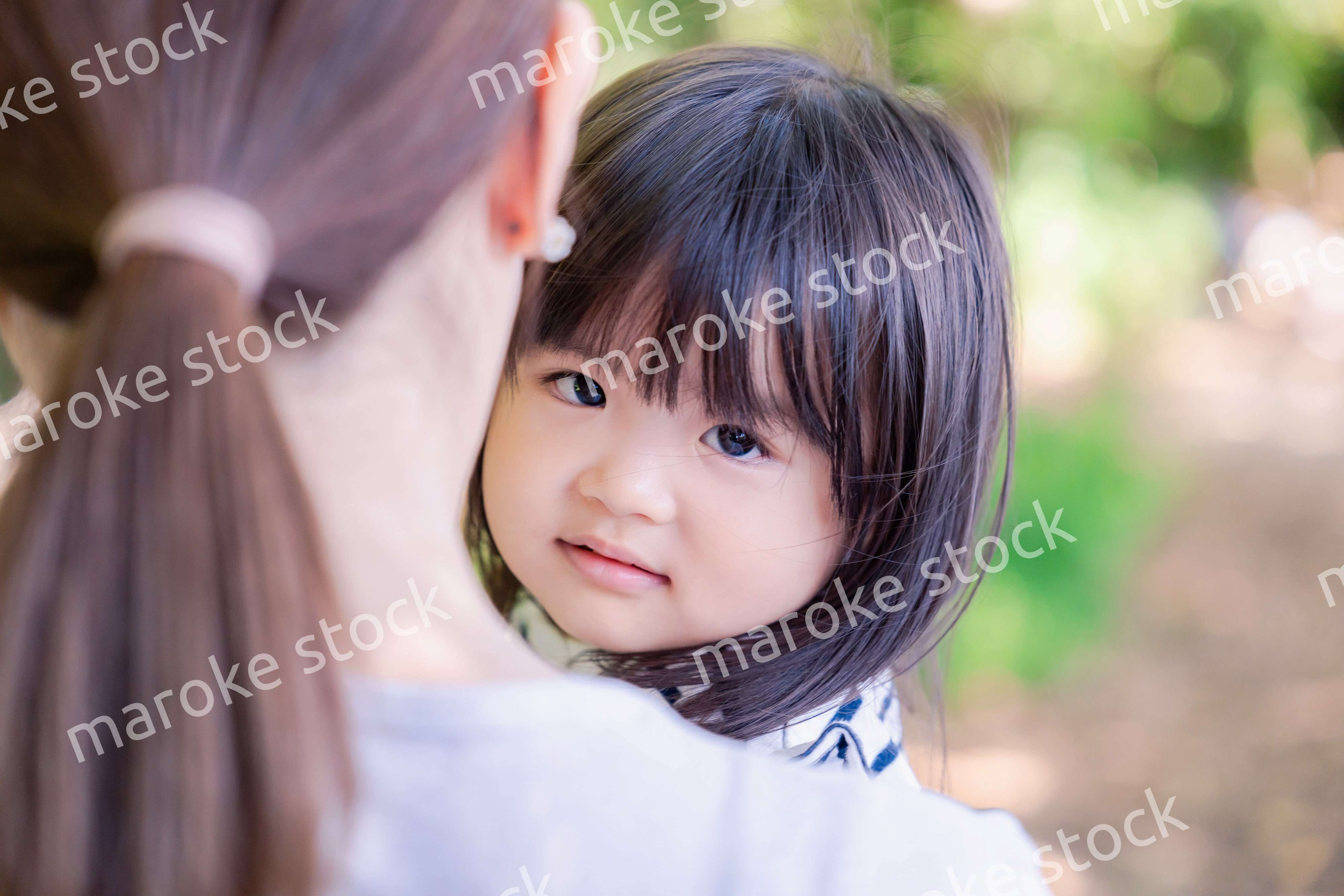 お母さんと2歳の女の子