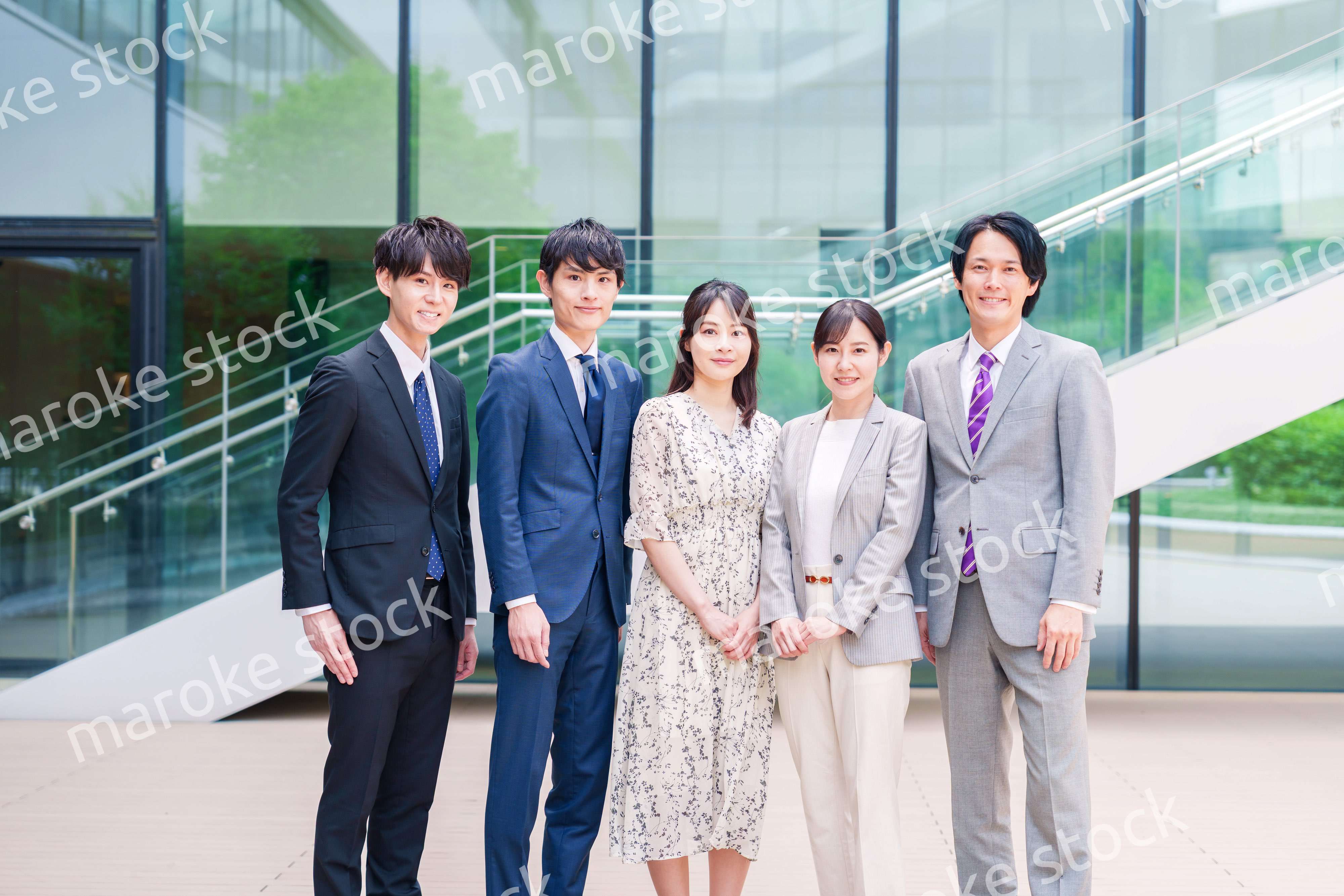 笑顔のビジネスパーソン・集合写真