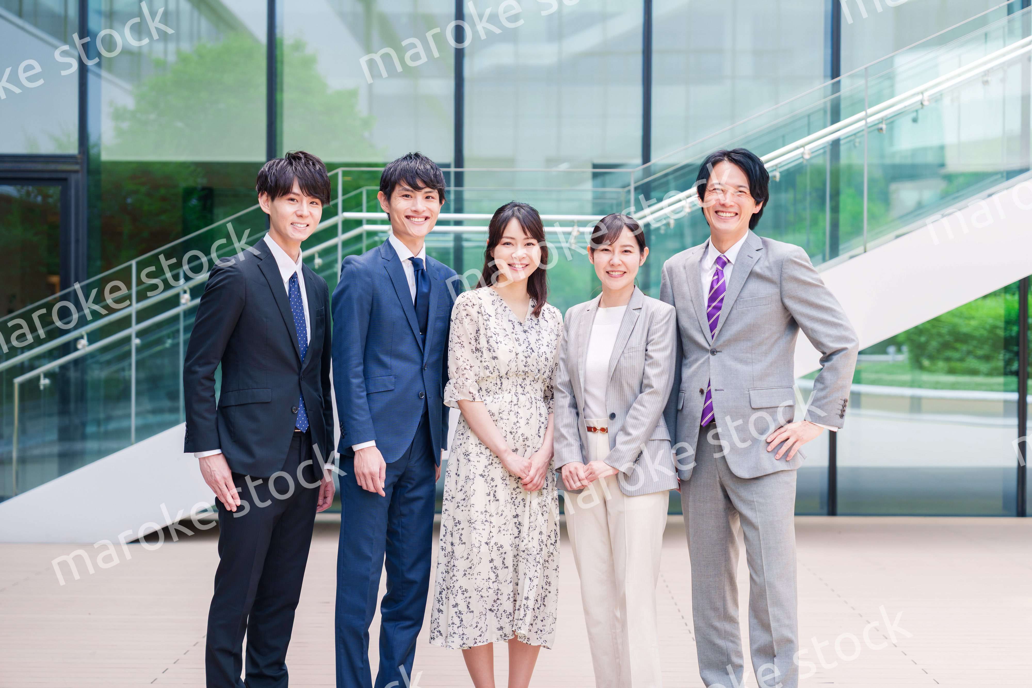 笑顔のビジネスパーソン・集合写真