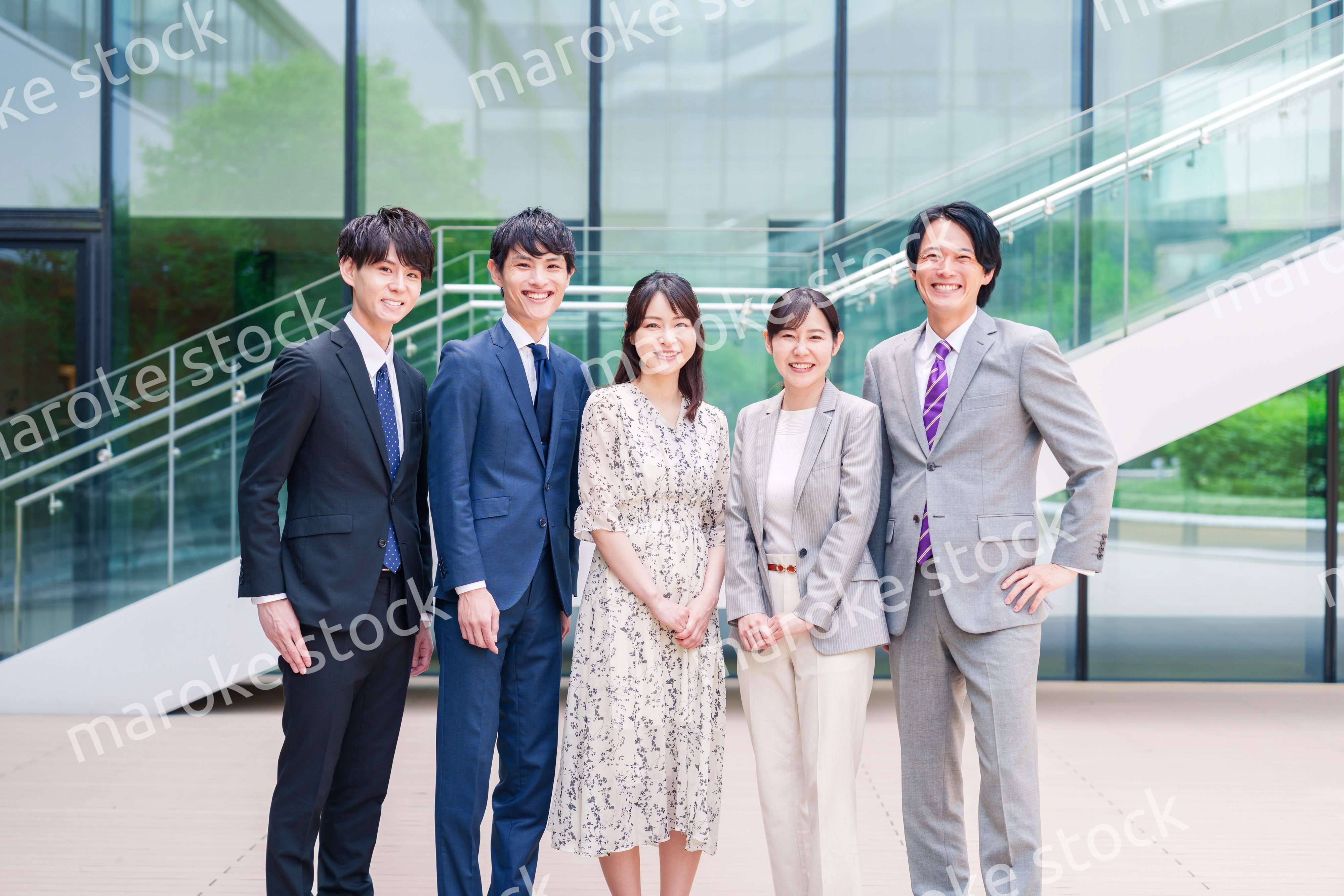 笑顔のビジネスパーソン・集合写真