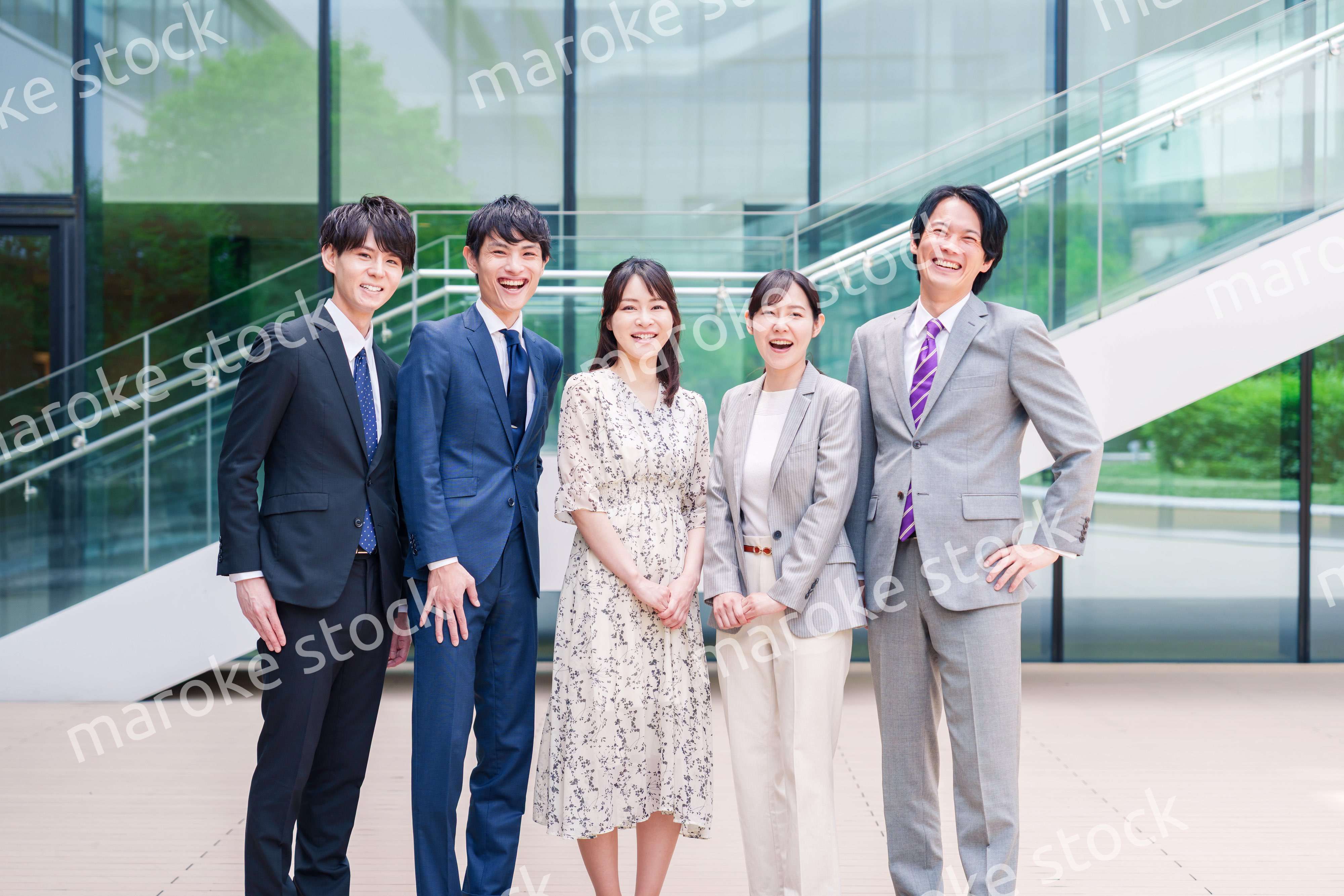 笑顔のビジネスパーソン・集合写真