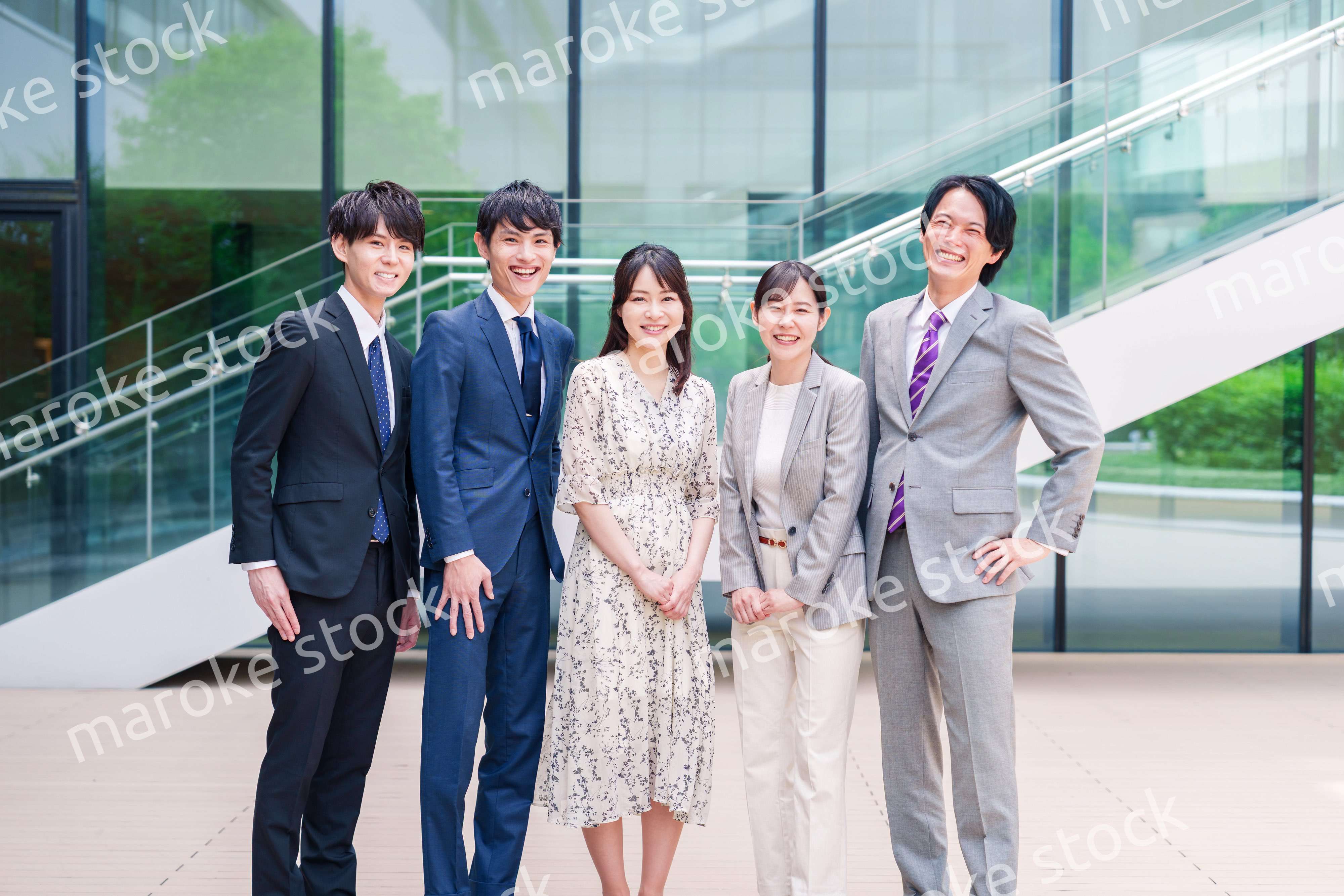 笑顔のビジネスパーソン・集合写真